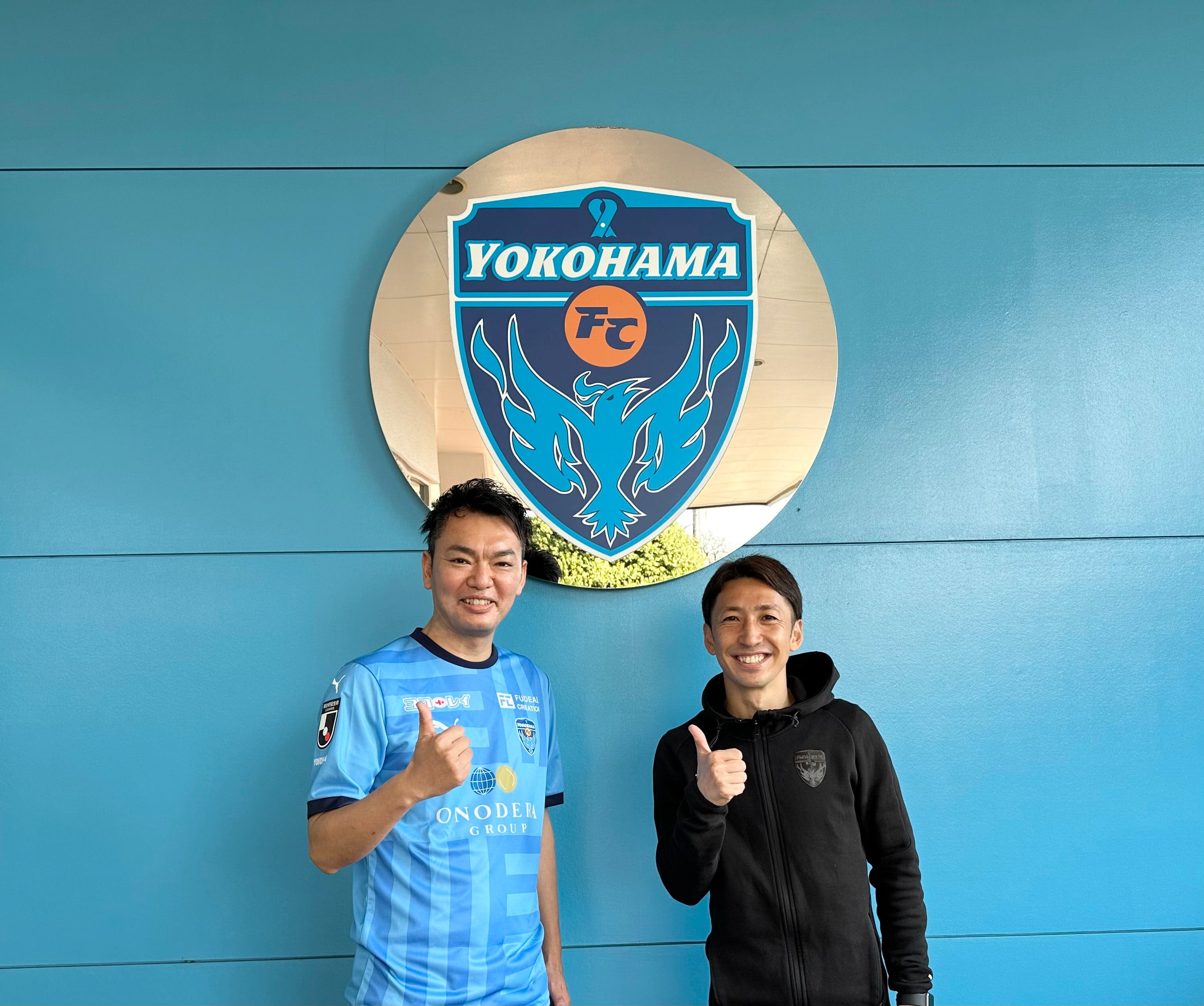 左から、コードミー 代取締役社⻑ 太⽥賢司氏、横浜FC C.R.O（Club Relations Officer）内⽥智也氏