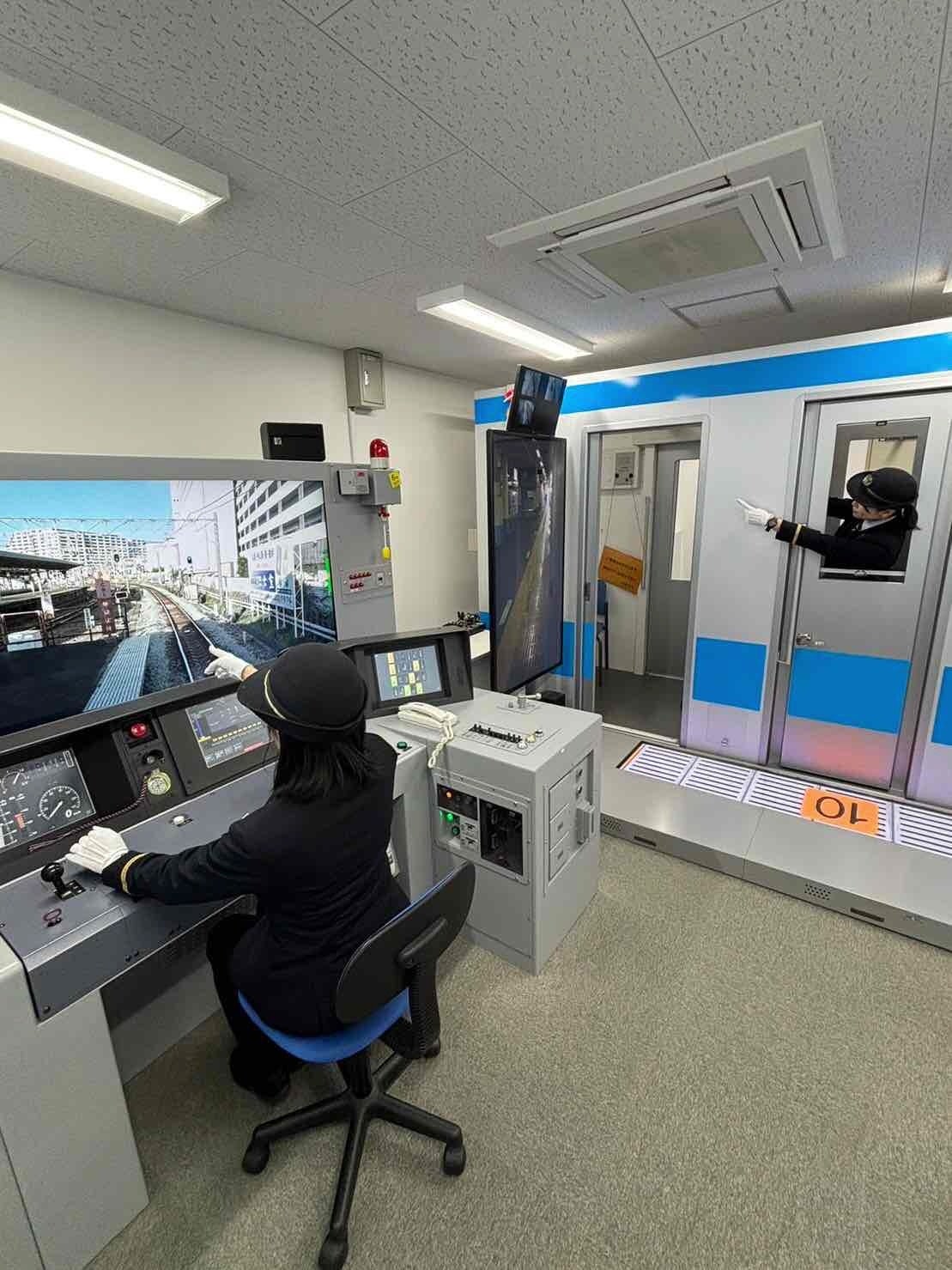 JRE MALLふるさと納税」限定！横浜市オリジナル返礼品「乗務員・駅社員