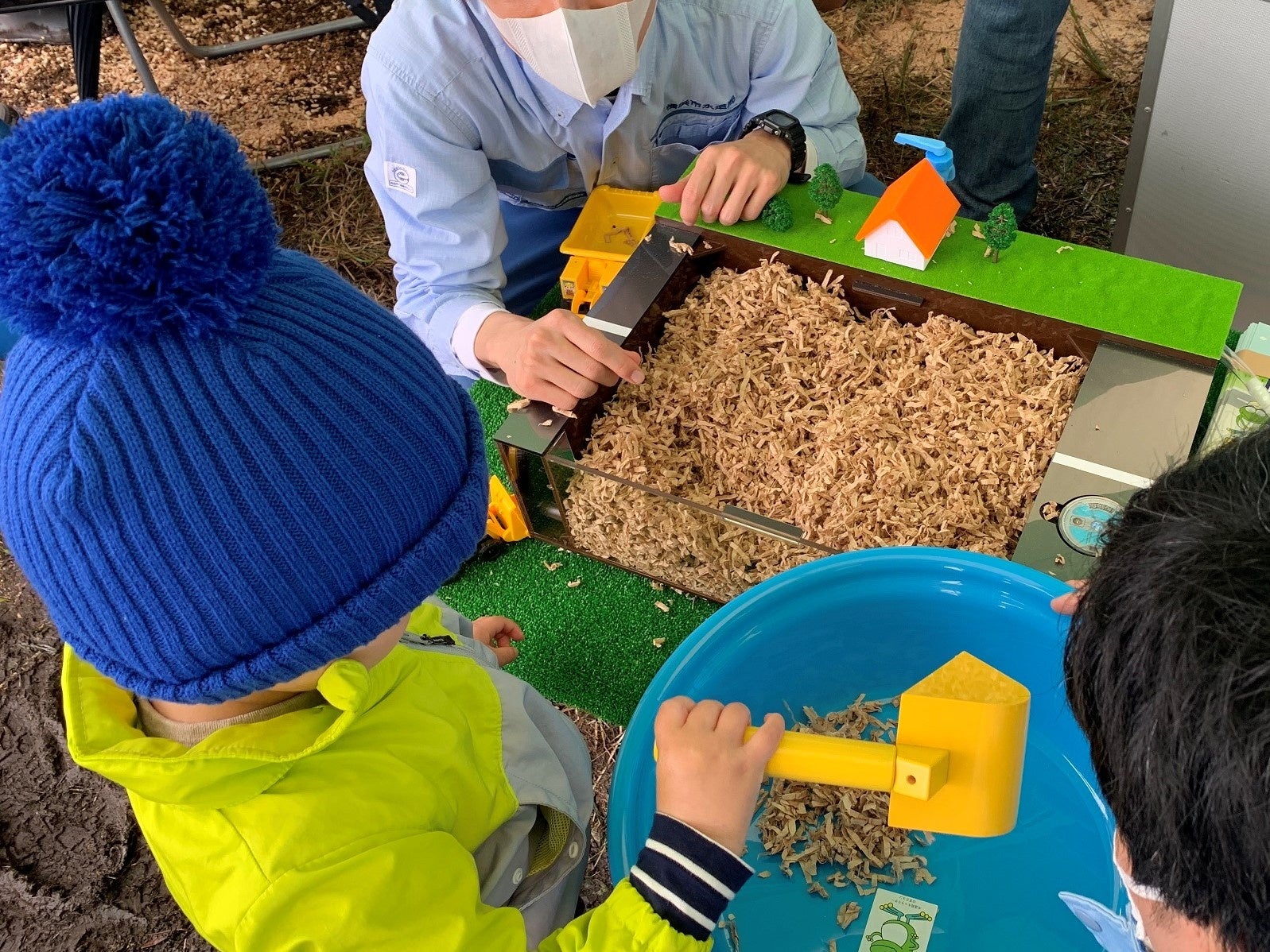 遊びながら水道工事を体験