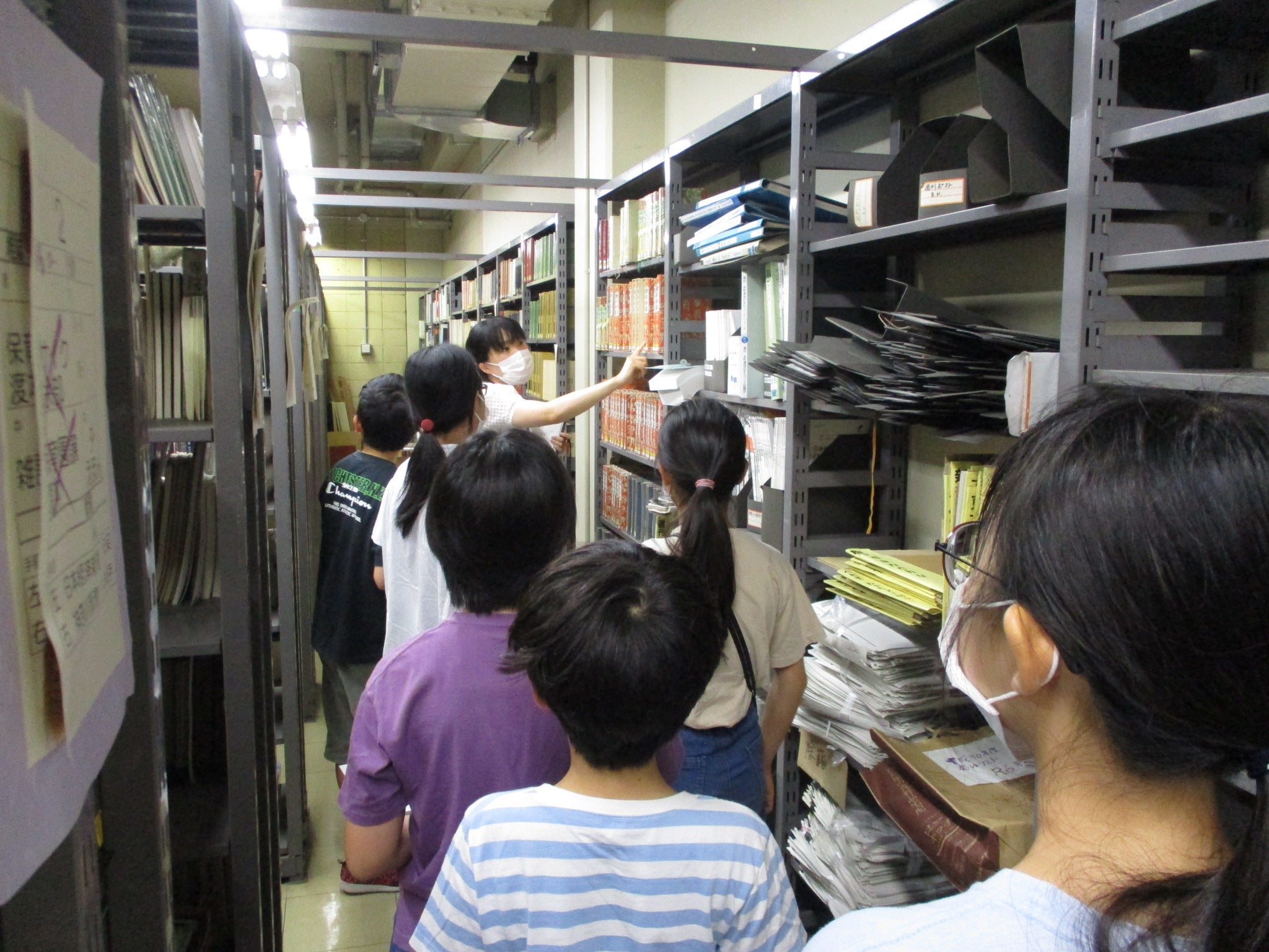 館内見学（鶴見図書館）