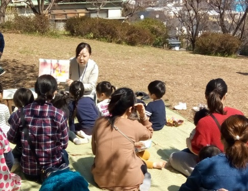 出前としょかん（白幡の森プレイパーク）