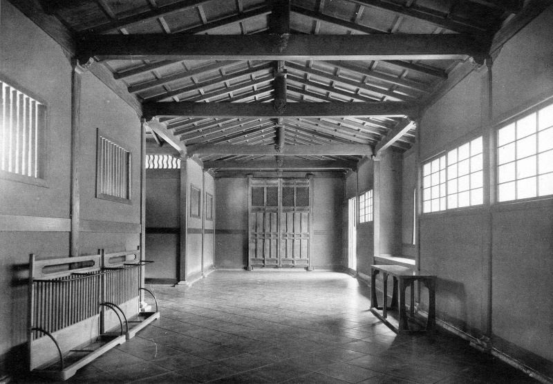 戦前に撮影された玄関棟内部の様子