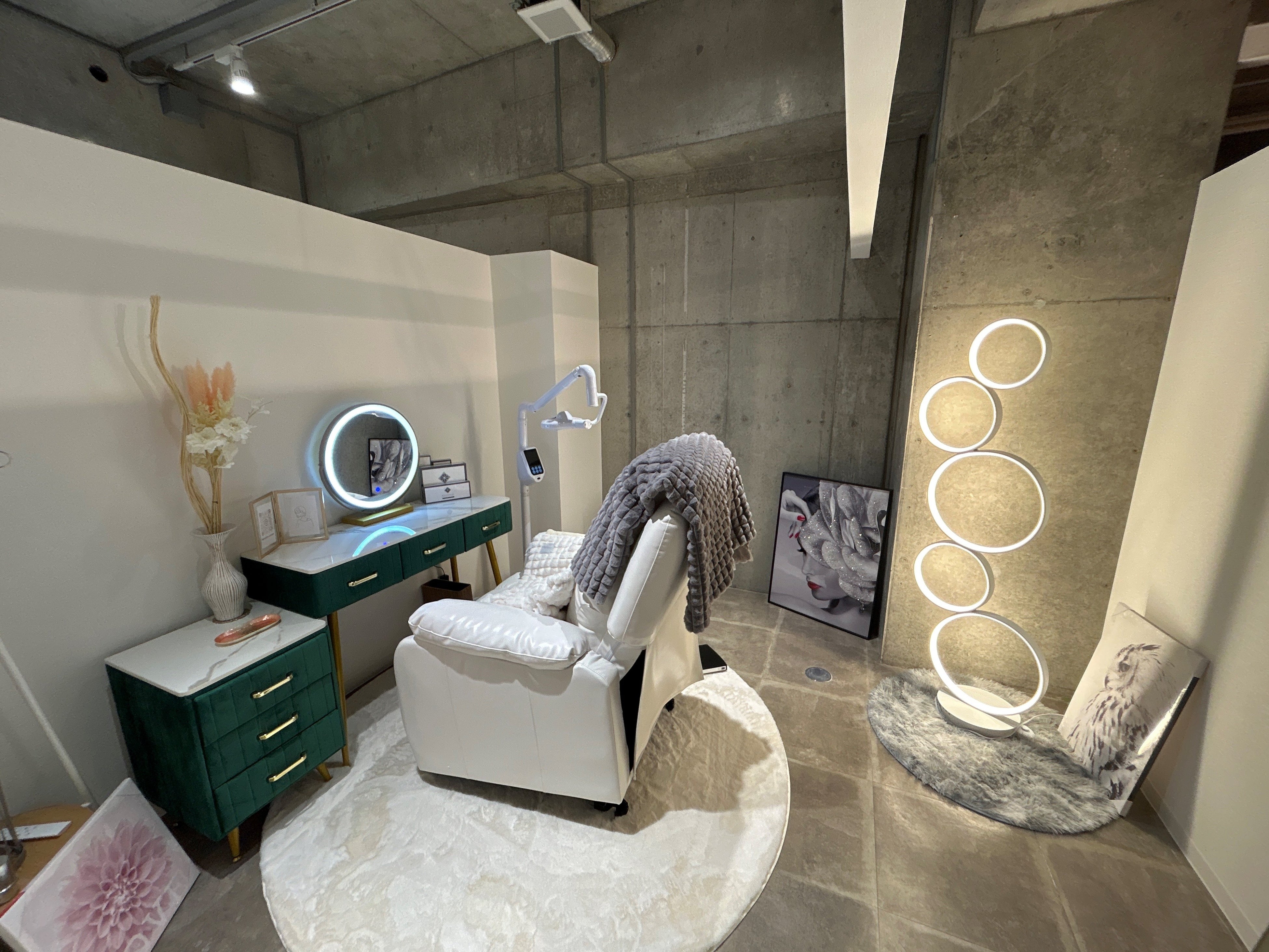 マッサージやホワイトニングが体験できるスペースも完備