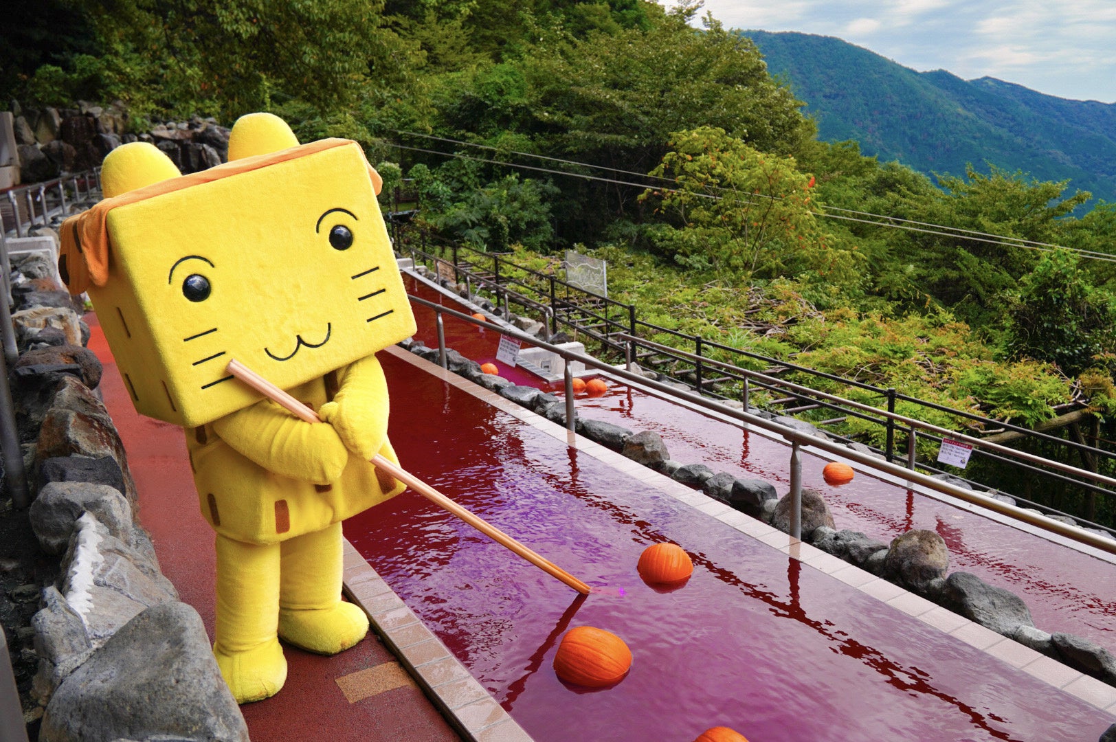 ※お風呂の色は日替わりです。何色に染まっているかは当日のお楽しみ！