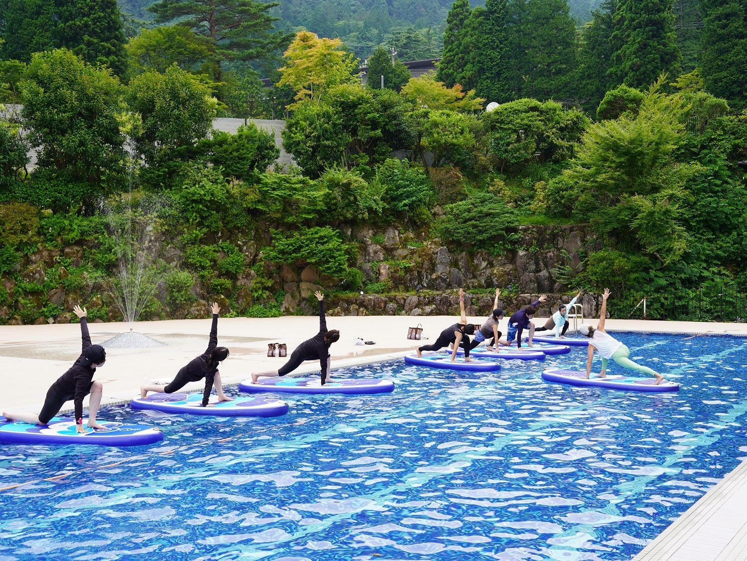【箱根ホテル小涌園】~プールアクティビティ&リラクゼーション~ 箱根の大自然で楽しむサップヨガ!