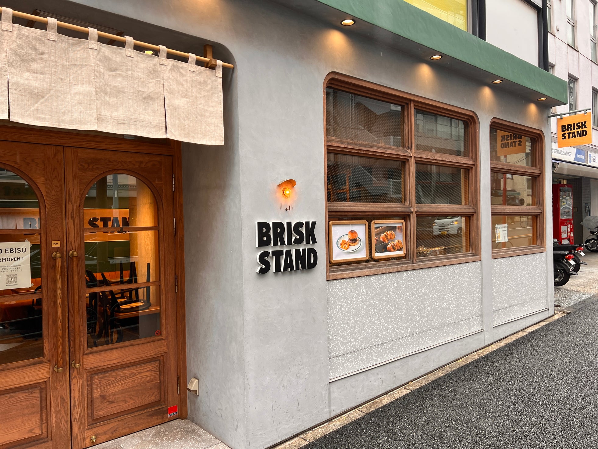新店舗OPEN!日本一に輝いた“和食にかぶりつけ”で話題のグルメバーガーショップ『BRISK STAND』が恵比寿にGRAND OPEN!