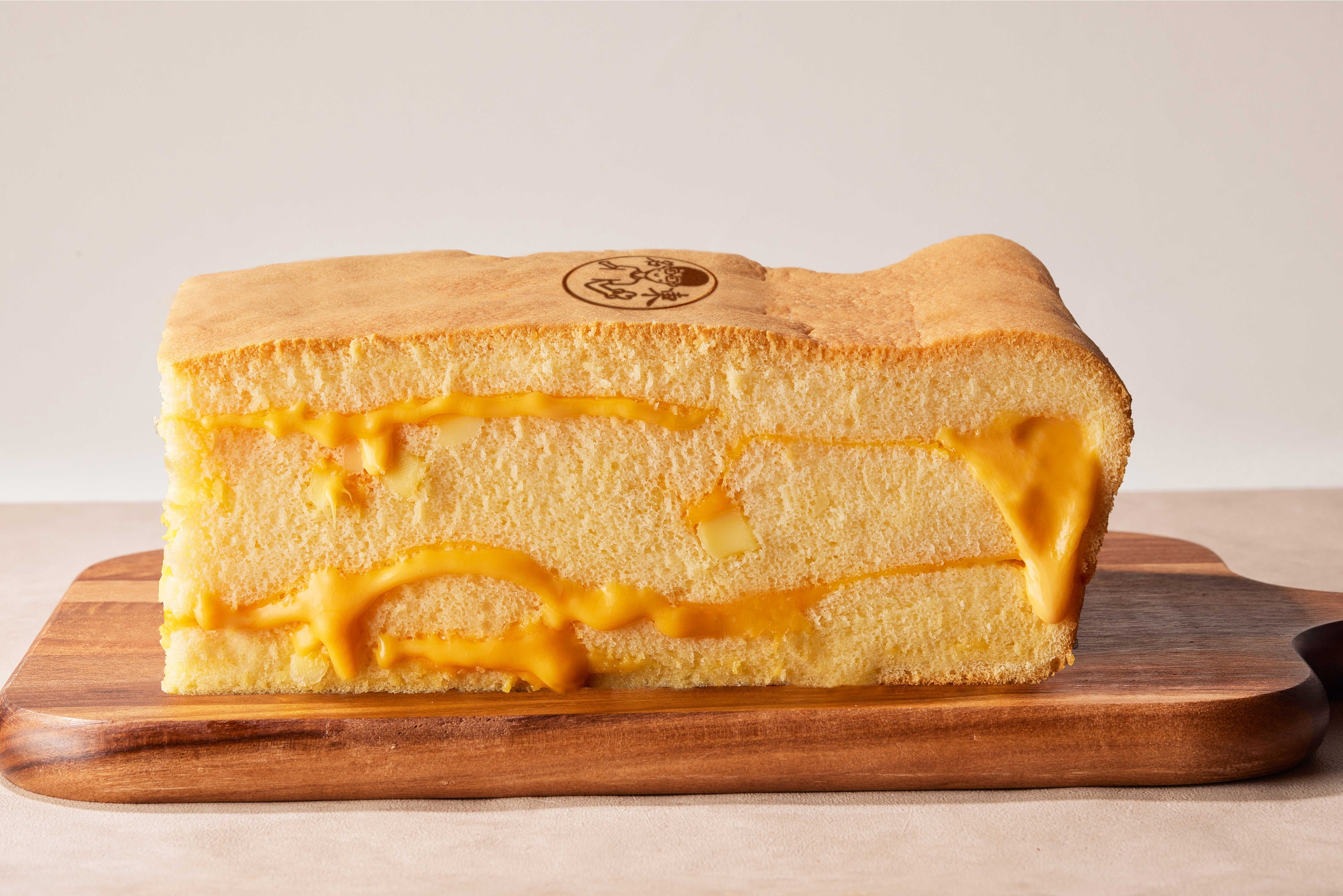 行列が出来る台湾カステラ店「名東」3月2日(木) より、チーズを