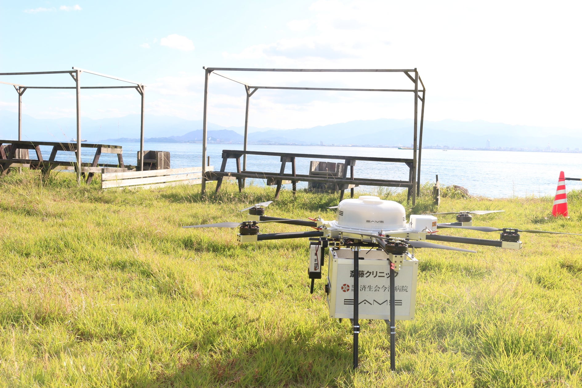 南海トラフ地震を想定――今治市からしまなみ海道沿線の大島へ「ドローンによる医療物資輸送」を実証。国家戦略特区の支援でレジリエンスを強化【愛媛県今治市】 | 今治市役所のプレスリリース