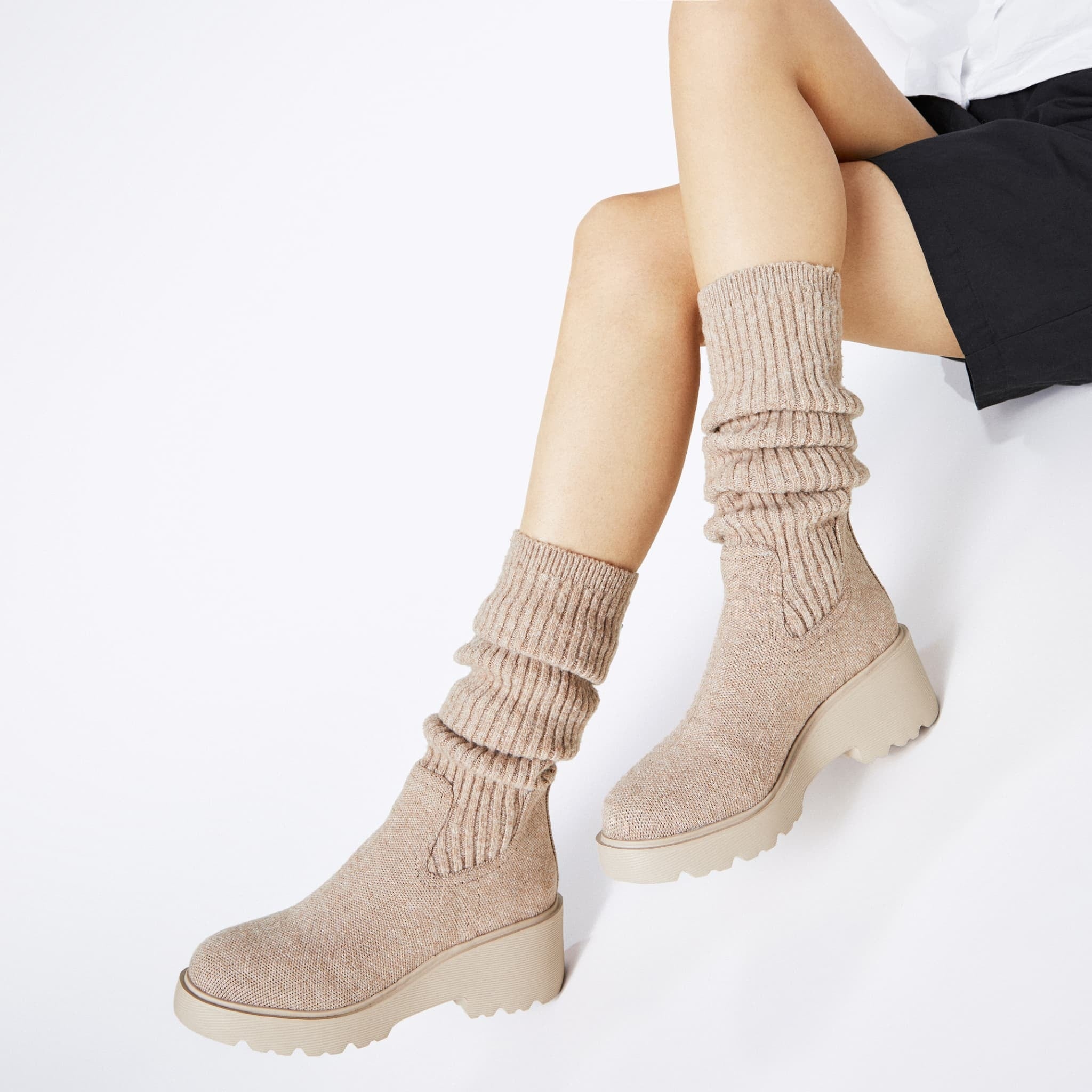 VIVAIA ニットロングブーツ 超人気K-popアイドルも着用 VIVAIAがロングブーツの販売を開始