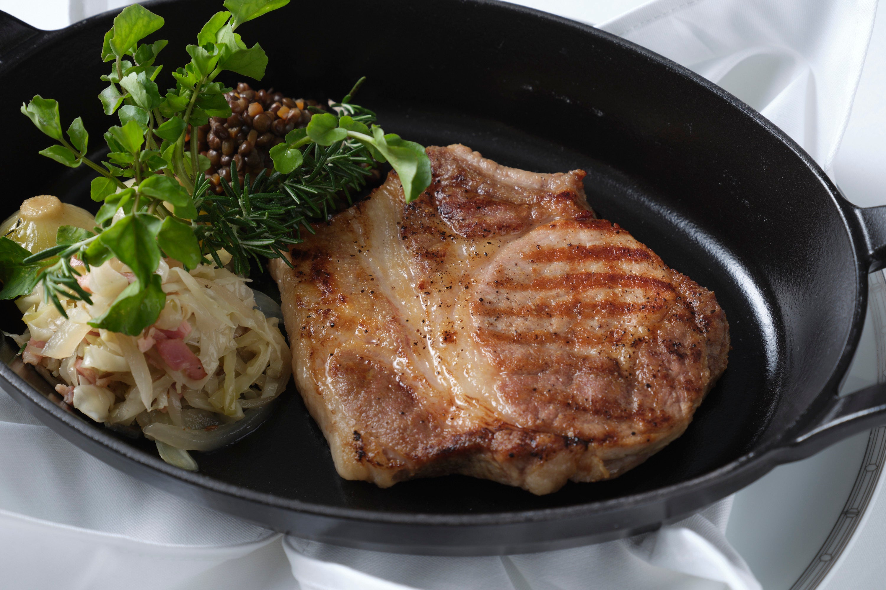 肉料理（お料理の一例です）