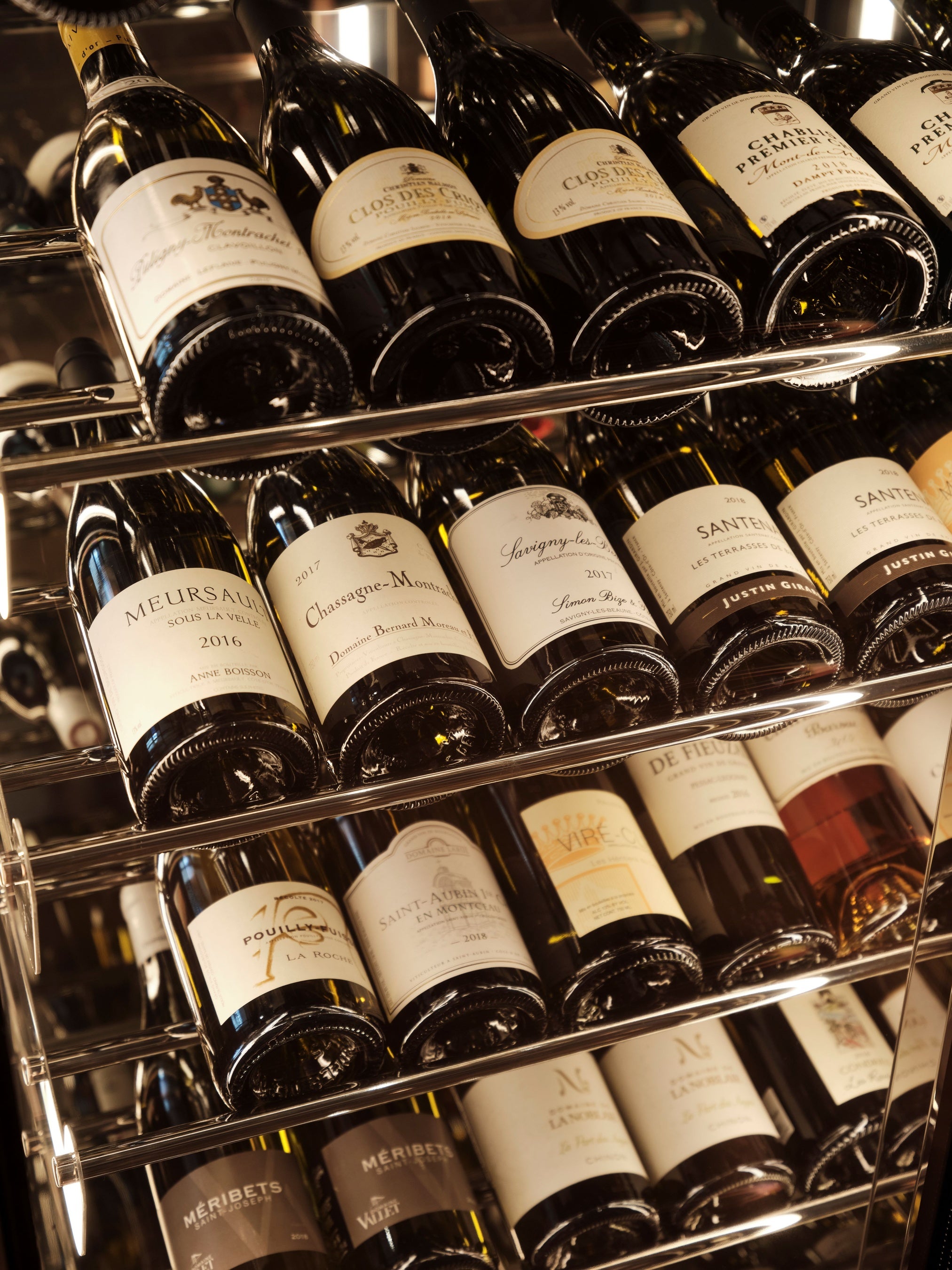 フランス直輸入のワインが2000本以上お待ちしています。
