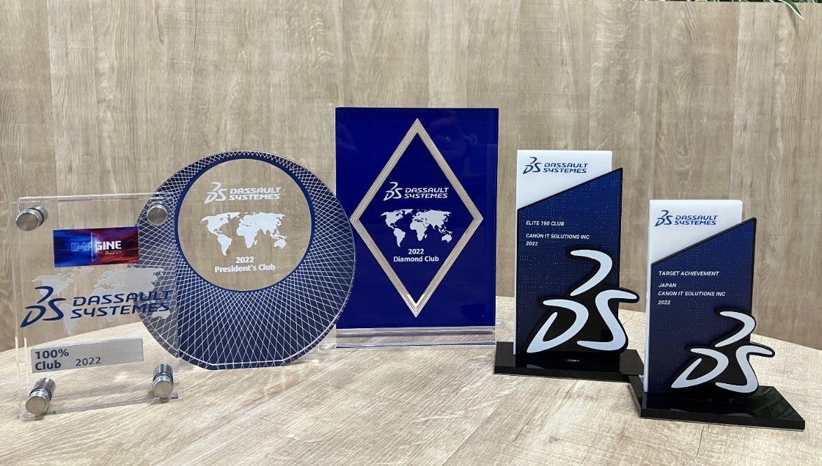 左から「100% Club」「President Club」「Diamond Club」「Elite190 Club」「Target AchievementｰJapan」の受賞楯