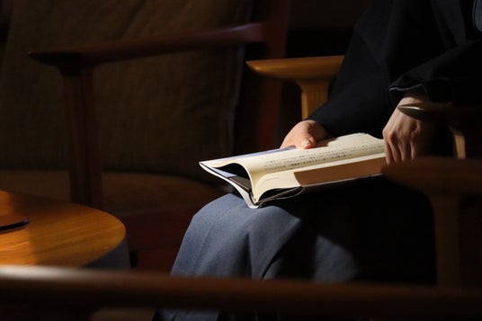 【スマホを置いて、本を読む旅へ】梅雨限定”読書没入”企画「読月(よみつき)」開始 (江田島荘) 【スマホを置いて、本を読む旅へ】梅雨限定”読書没入”企画「読月(よみつき)」開始 (江田島荘)