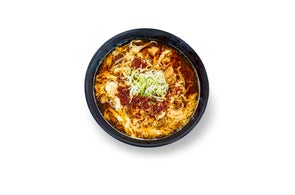 「名代 富士そば」×「すりだね」!山梨発の旨辛伝統調味料が東京の立ち食いそば文化と出会う、地域創生コラボが実現【11月1日〜11月30日予定】