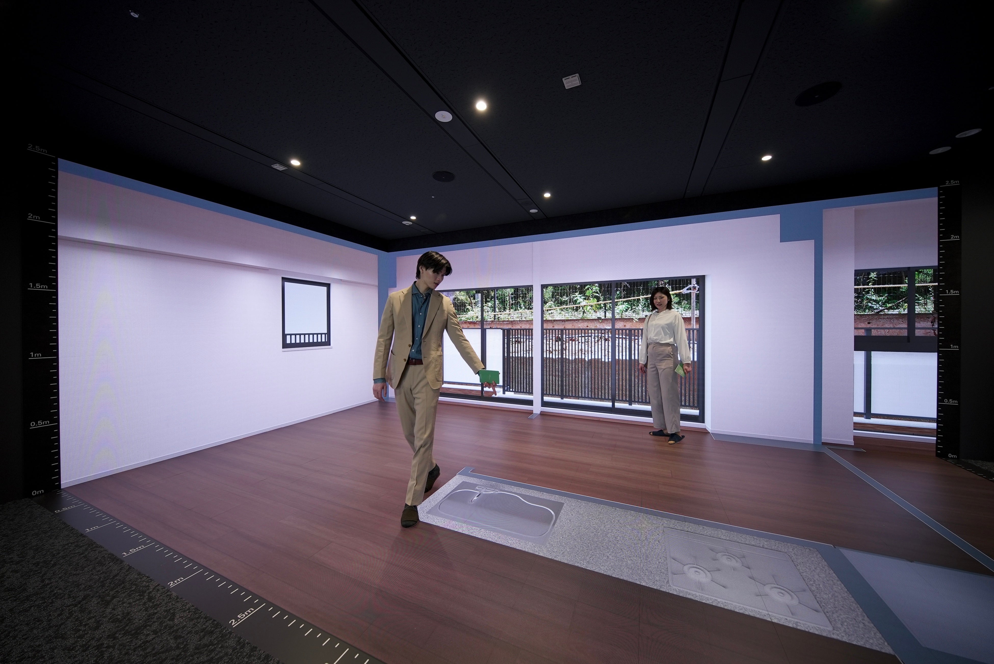 ▲リアルサイズスクリーン