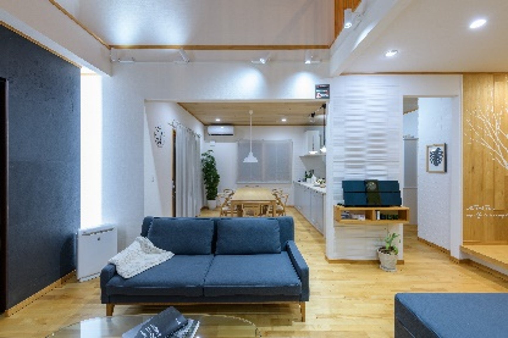 朝・起床時：覚醒を促す白くて明るい自然な光