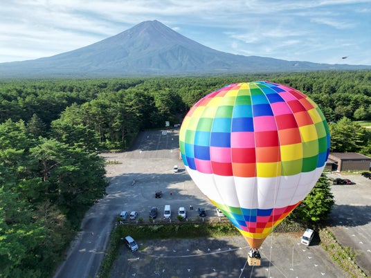 熱気球に乗って新緑の富士山を堪能!搭乗体験イベントを5/30(土)は「富士山パーキング」、5/31(日)は「富士すばるランド」で開催!5/30が雨天中止の場合でも5/31へ振替参加OK! 熱気球に乗って新緑の富士山を堪能!搭乗体験イベントを5/30(土)は「富士山パーキング」、5/31(日)は「富士すばるランド」で開催!5/30が雨天中止の場合でも5/31へ振替参加OK!