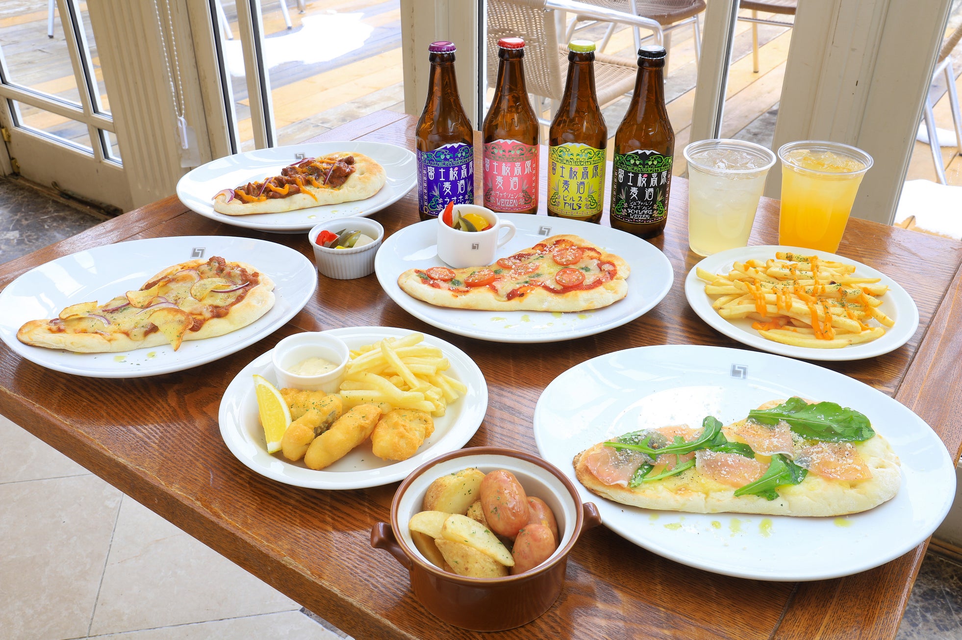 2025春は富士山の麓「富士すばるランド」へ。エリア内に「シルバンズ・カフェ&ショップ」がリニューアルオープン!店内ではお土産やグッズ、富士桜高原麦酒の販売を開始。