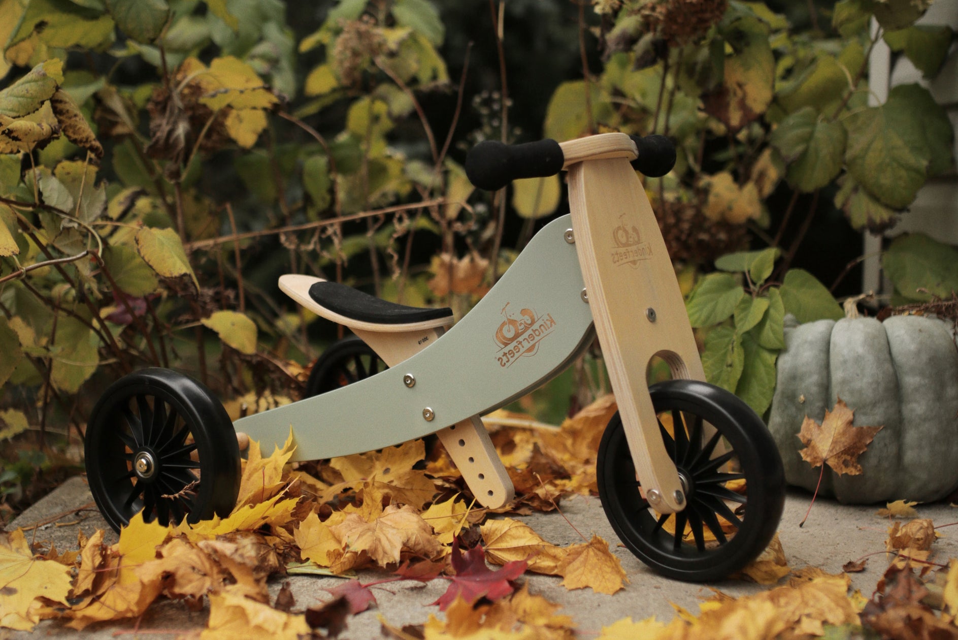 1歳半から4歳まで長く遊べる】木製三輪車ブランド「Kinderfeets」の 1歳半から4歳まで長く遊べる】木製三輪車ブランド「Kinderfeets」の