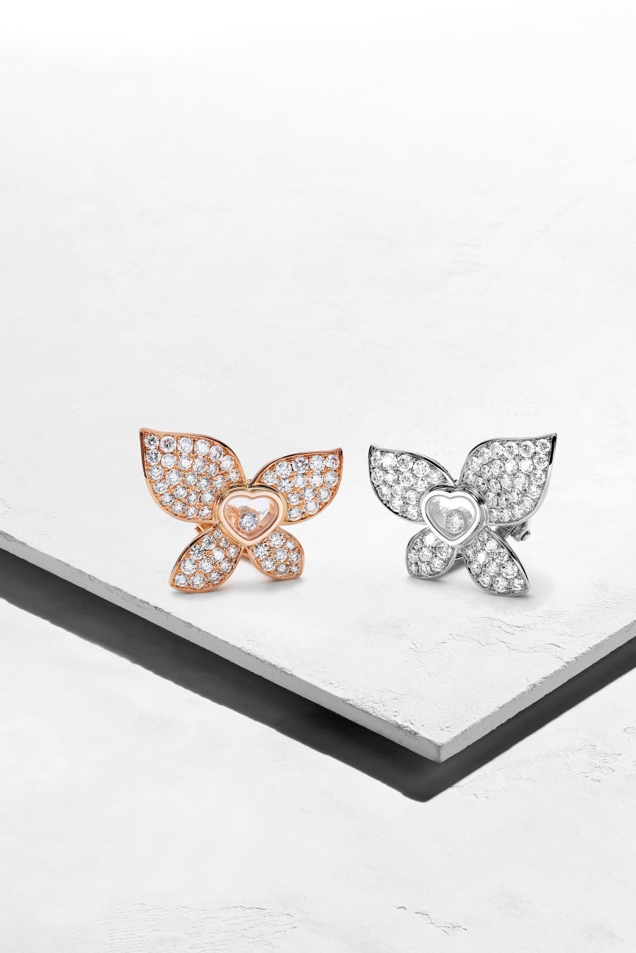 ハッピーバタフライ × マライア・キャリー イヤリング 18KエシカルRG×ダイヤモンド、18KエシカルWG×ダイヤモンド 各¥3,355,000-(税込)