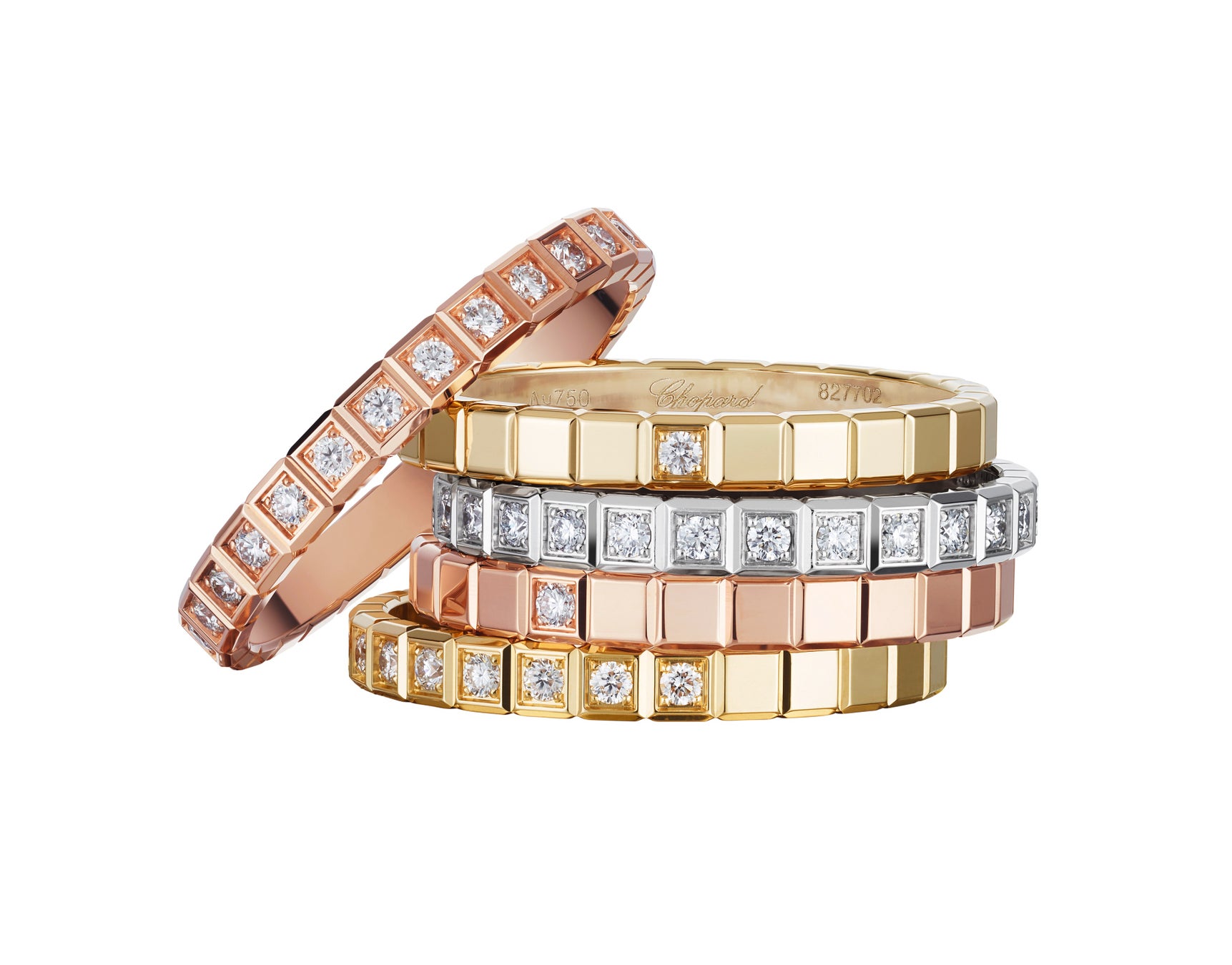 マリッジリングとして高い人気を誇る「アイスキューブ」