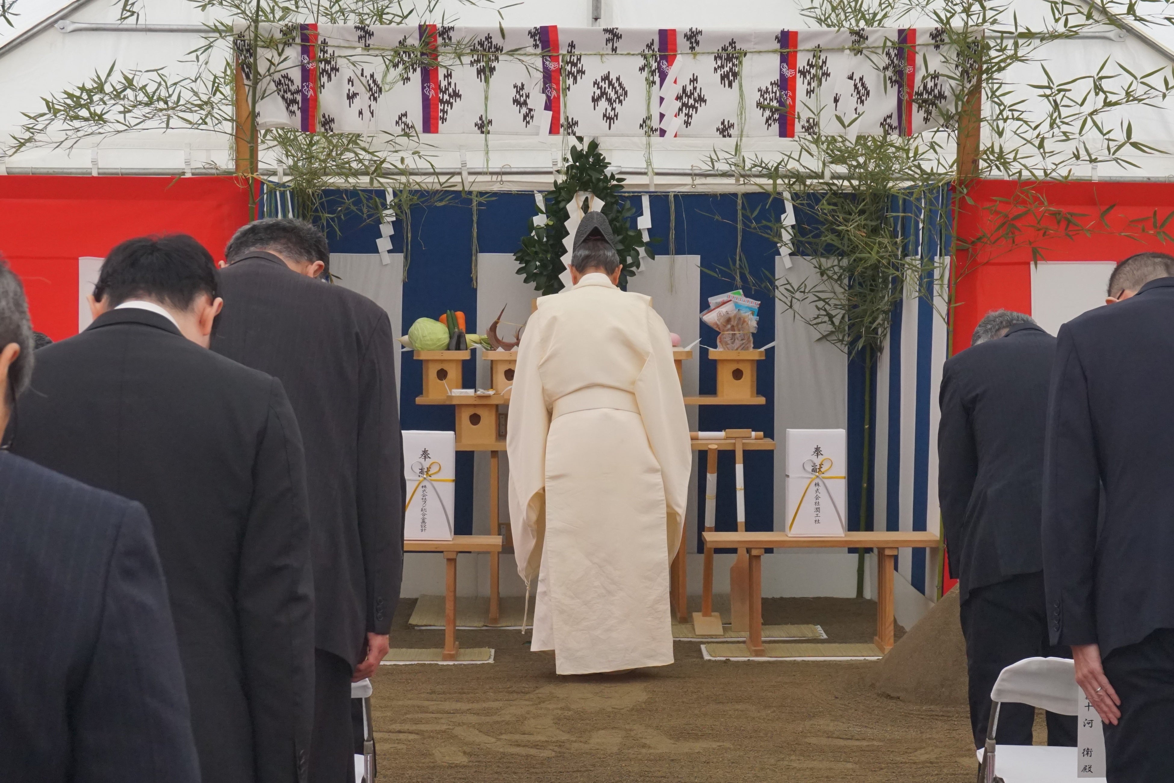 工事の安全と施設の繁栄を祈願する儀の様子