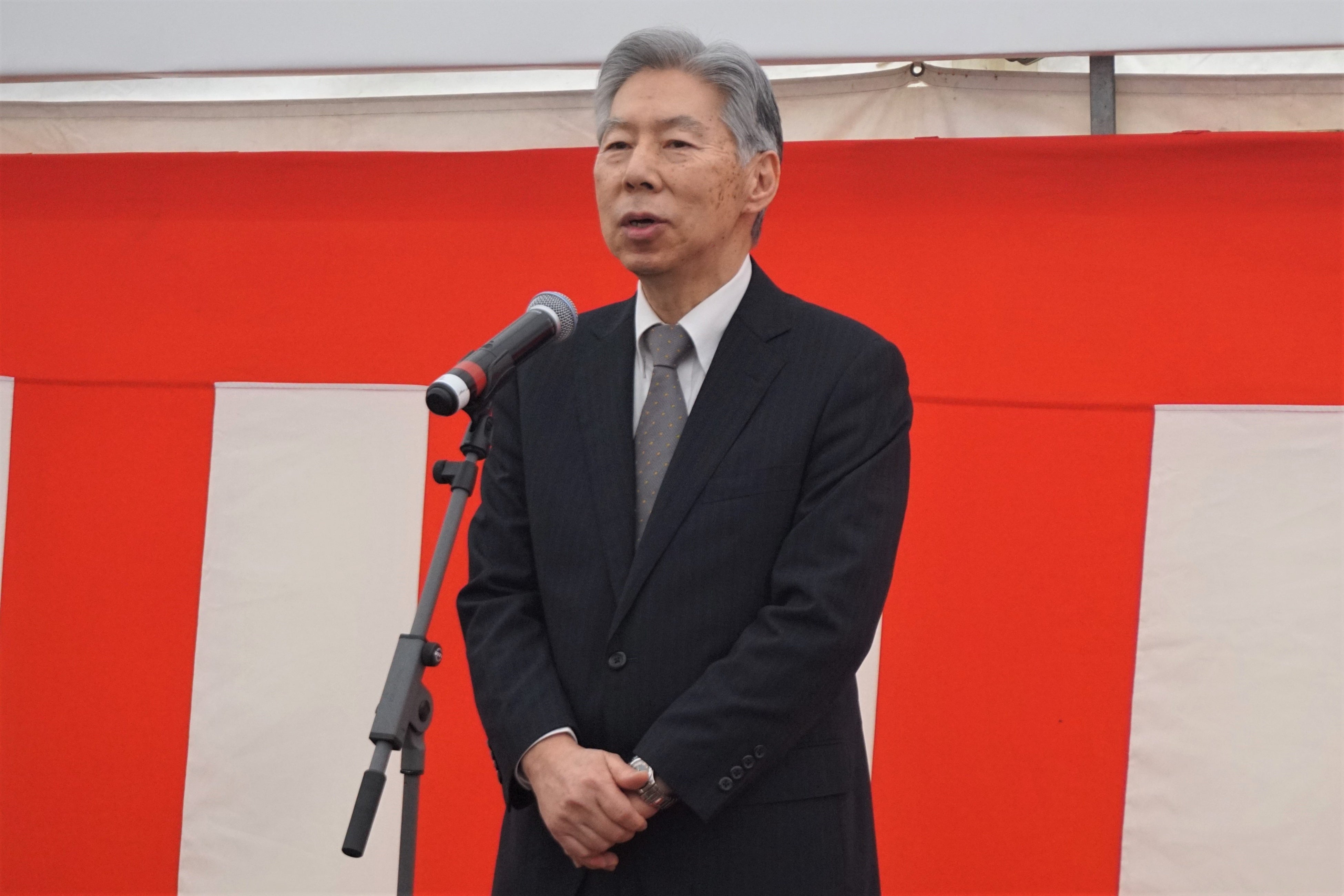 起工式で挨拶を述べる代表取締役　十河衛