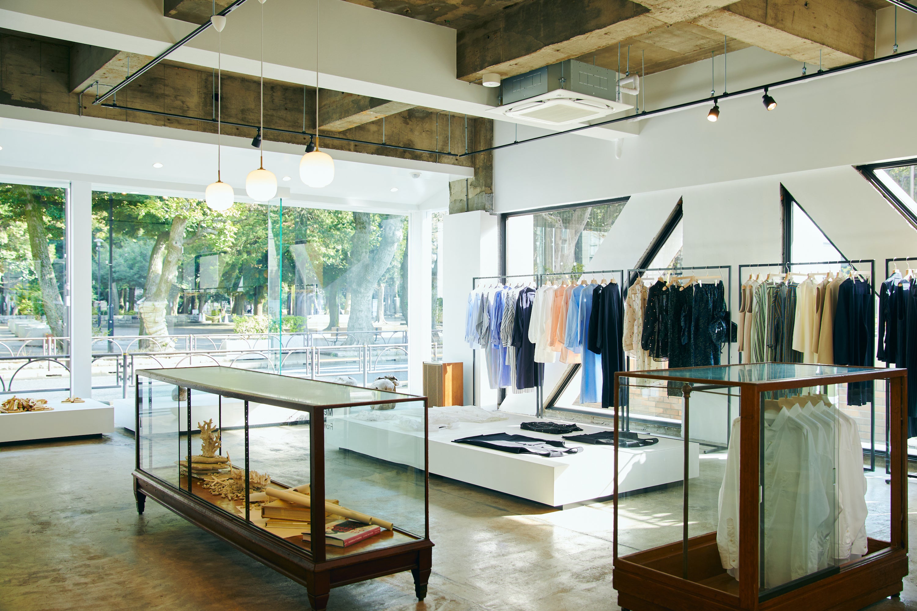 松陰神社に隣接する若林公園の緑が広がります