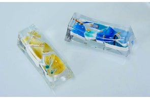 CACL、ロバート キャンベル氏を通じて、戦時下のウクライナで活躍するアーティストや主要アート施設へ“HASHI STAND”と金継ぎ作品を贈呈