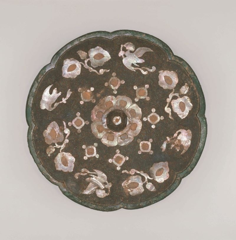 螺鈿鴛鴦宝相華文八稜鏡