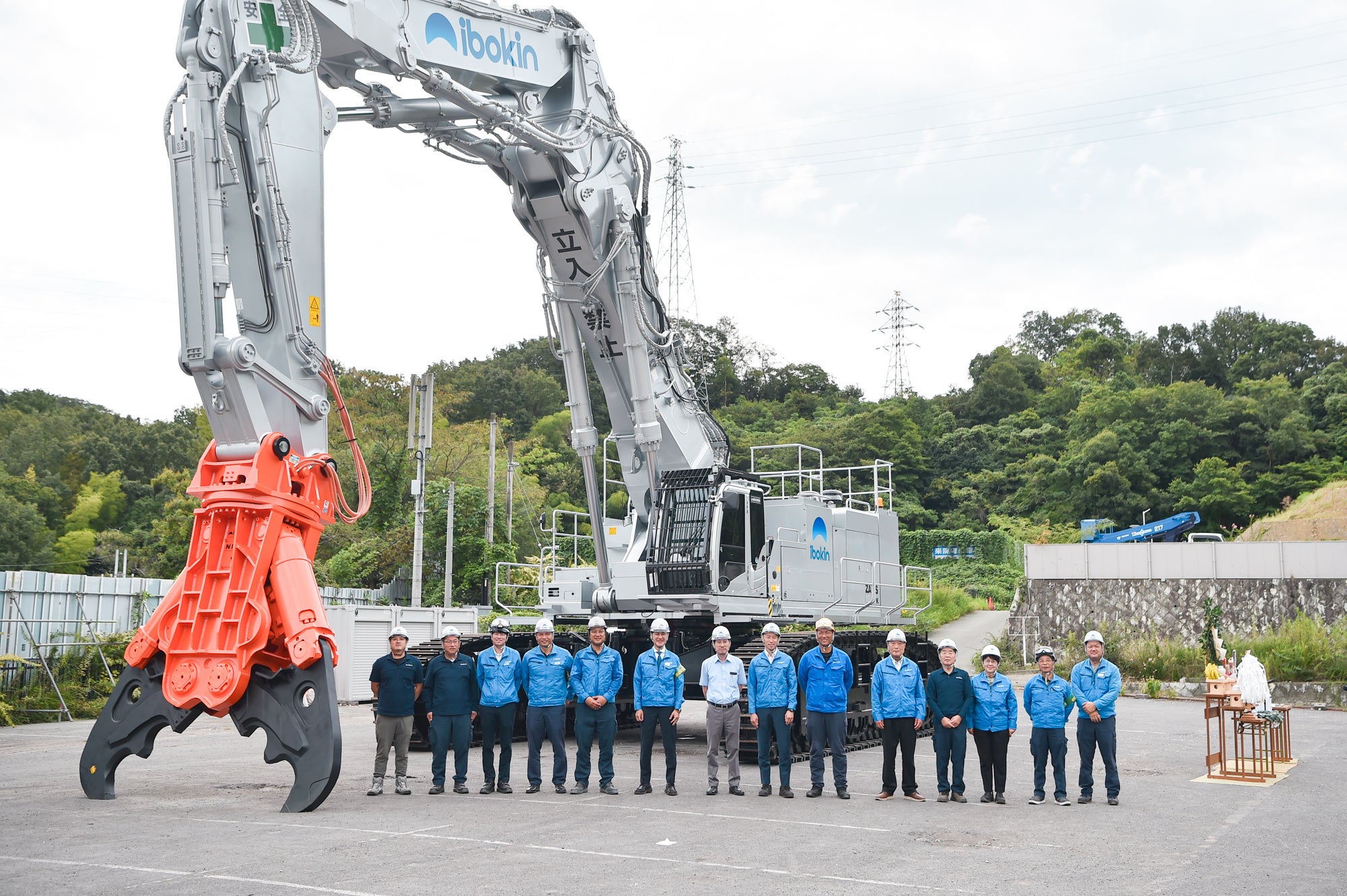 日本最大級の超大型建物解体専用機を導入しました | 朝日新聞