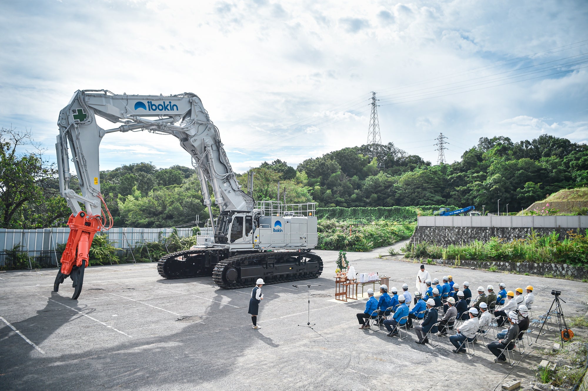 日本最大級の超大型建物解体専用機を導入しました | 株式会社