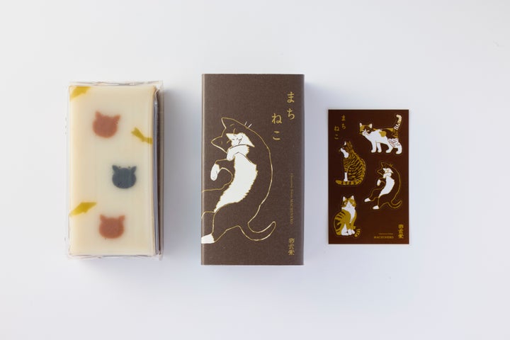 【バレンタインや猫の日に】彩雲堂・チョコレート羊羹「まちねこ」リニューアル。愛らしいネコのデザインでパッケージも一新。 | 株式会社 彩雲堂の ...