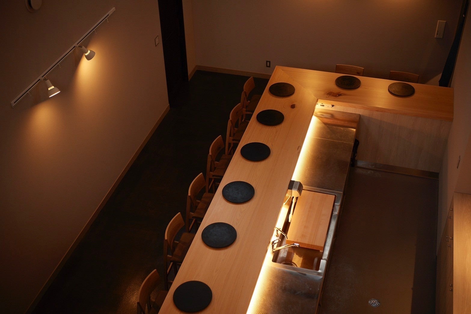 施膳ろくざんさ 内装