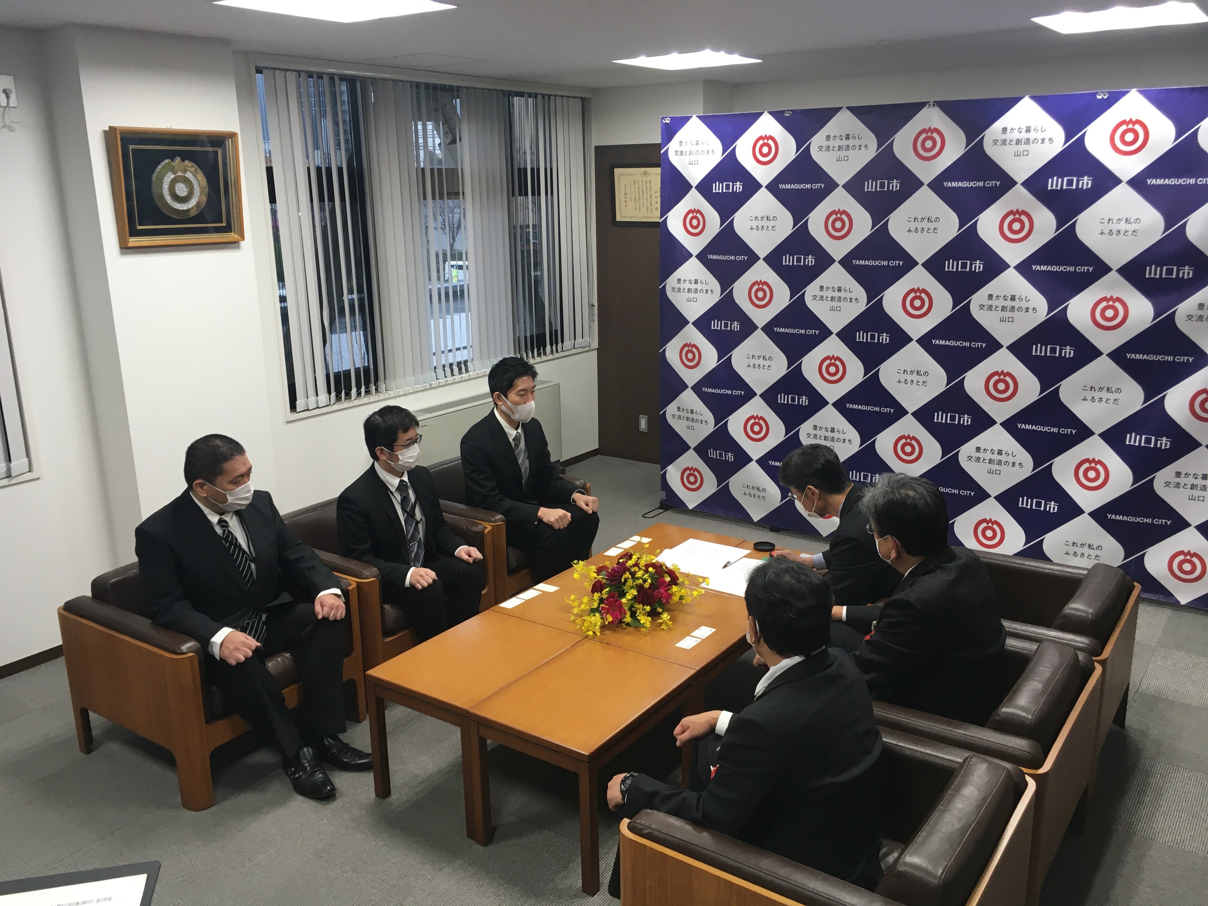 山口市　伊藤 和貴 市長が協定書に調印