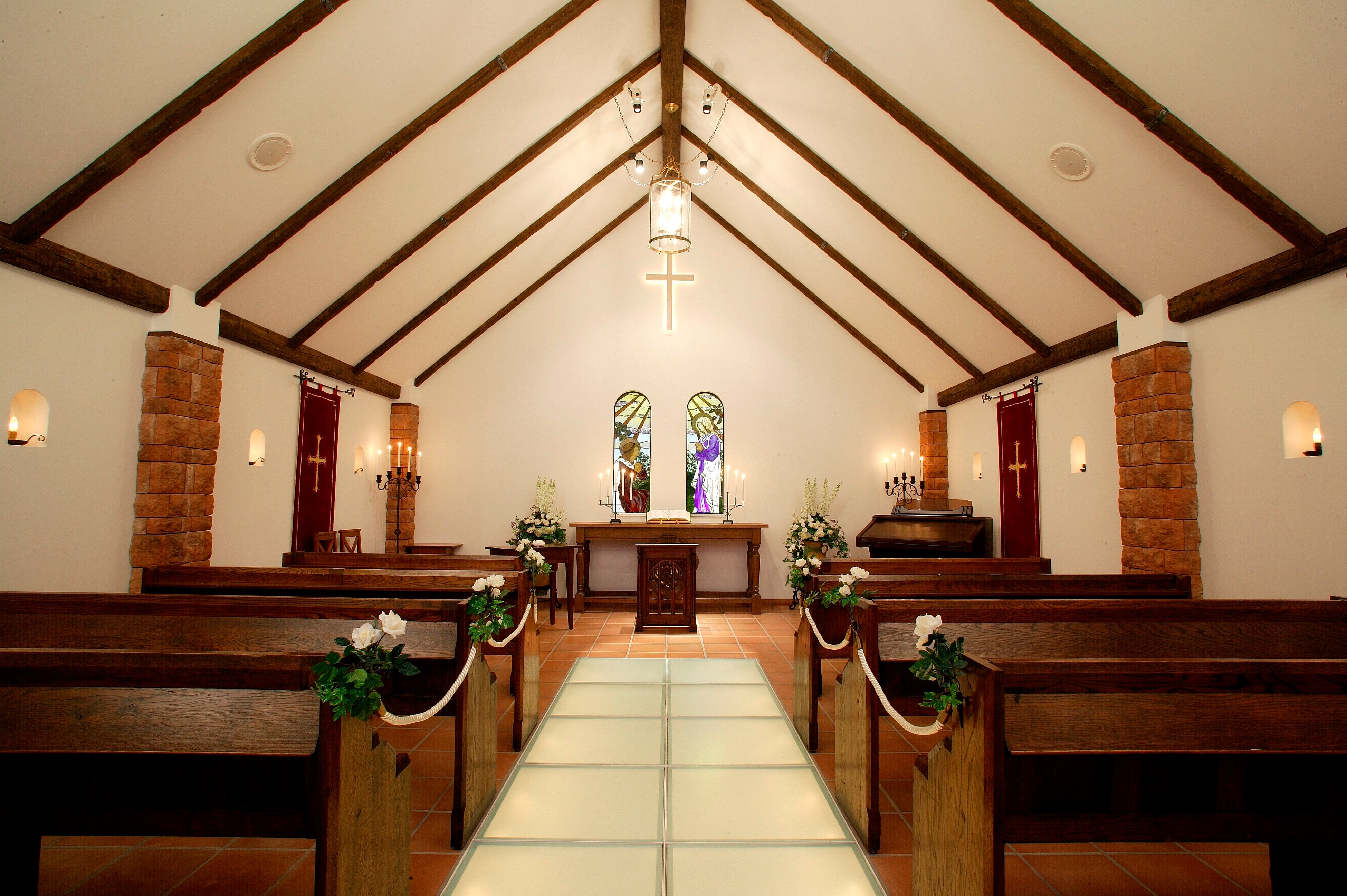 開催場所：”小田急 山のホテル” 内 庭園のチャペル