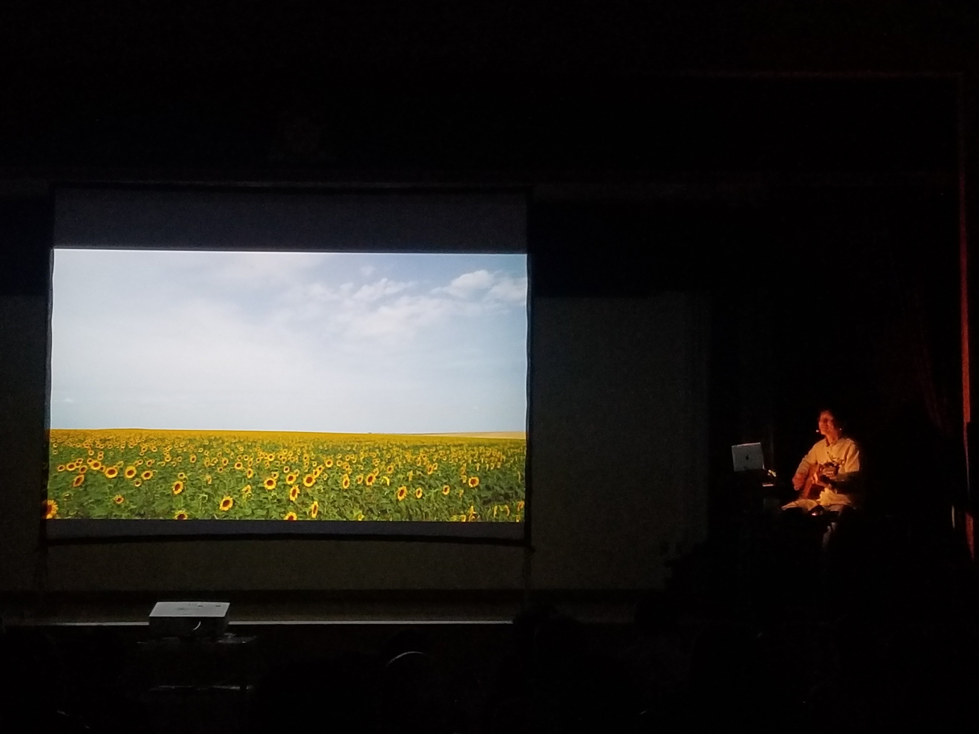 地球のステージ公演風景