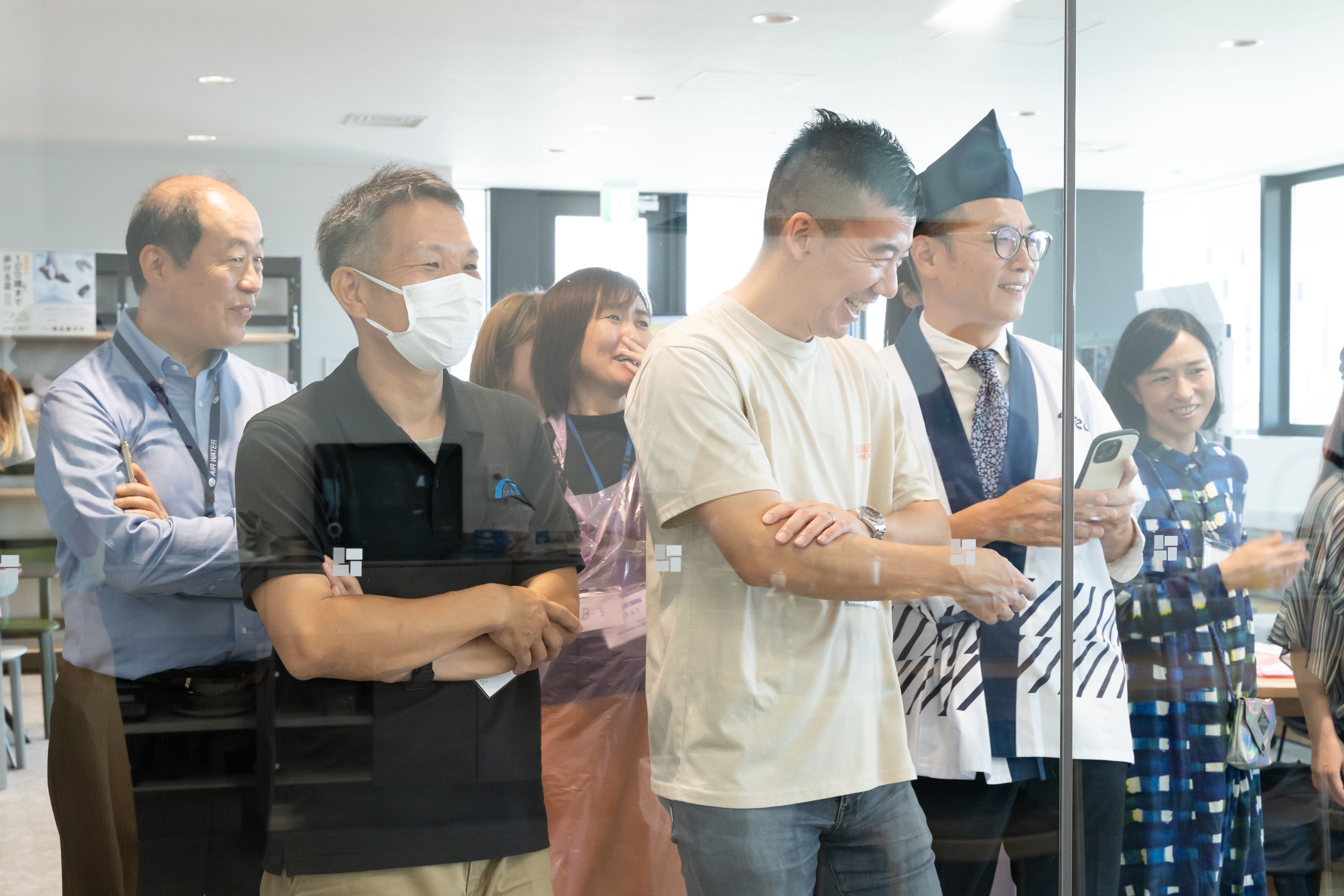 バトンを受け取る次のチームは外から眺め中の様子を想像する