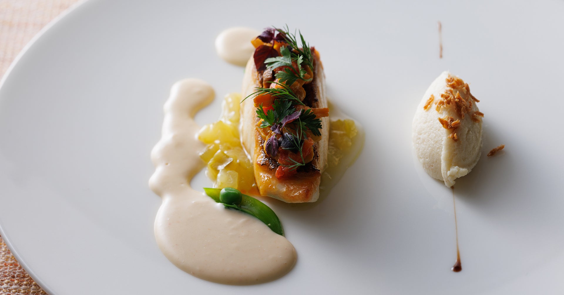 真鯛の鉄板焼きとその腹身のブランダード　ノイリー酒を香らせ（ランチ）