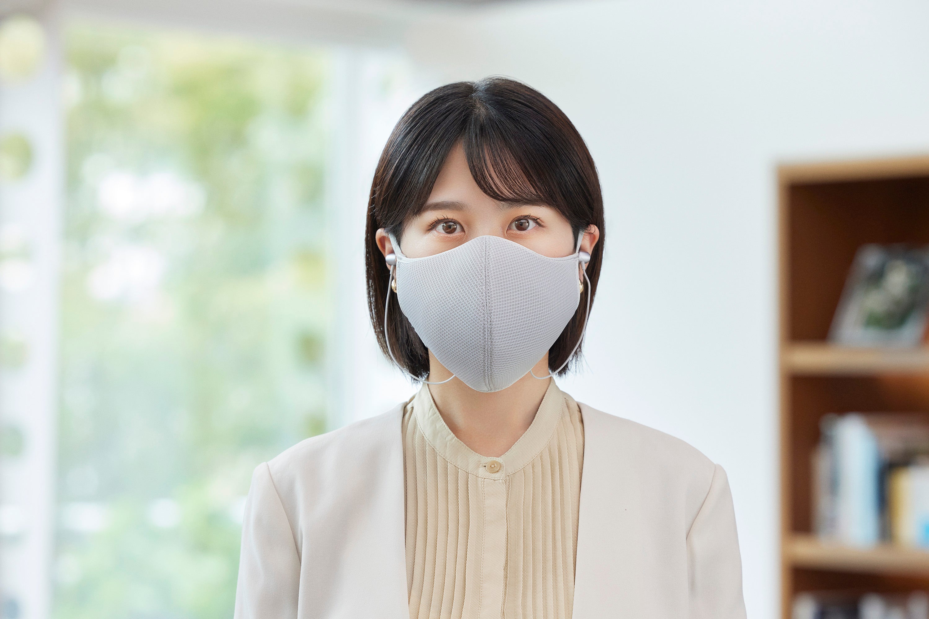 女性装着イメージ（正面）