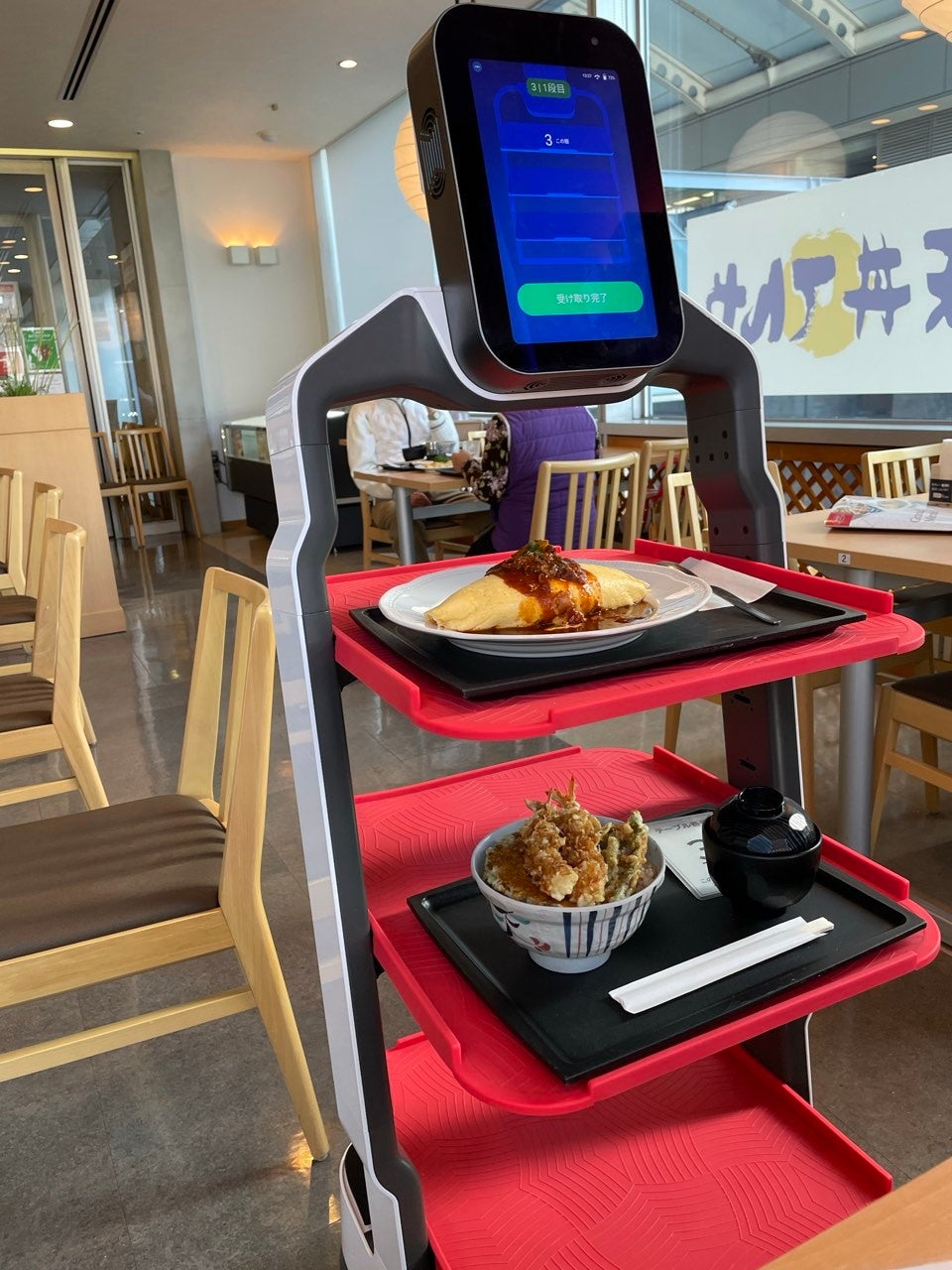 自律走行型運搬・配膳ロボット「Lanky Porter」、ROYAL Mirai