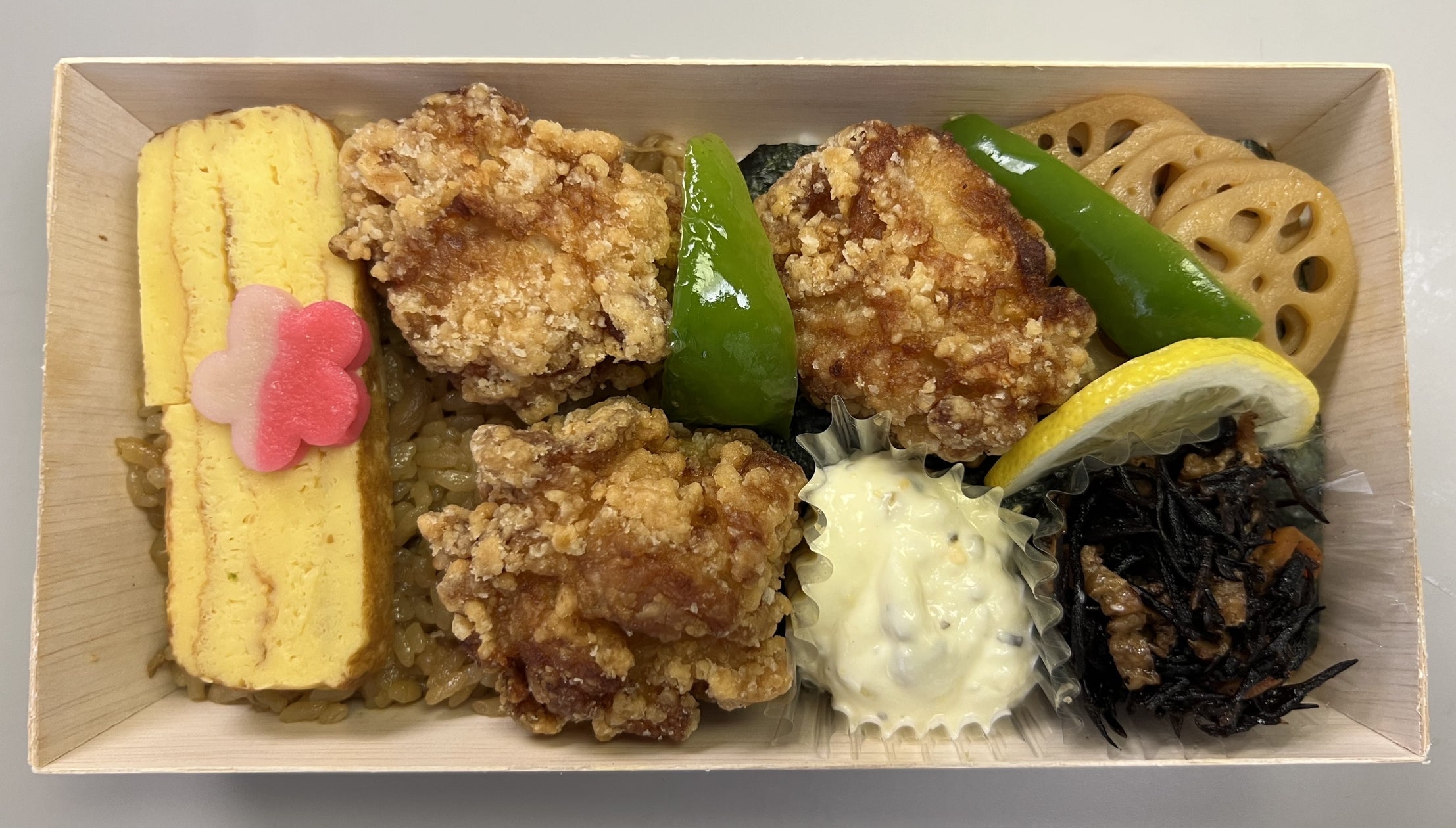 片手でサッと取り出せて、家事のプチストレスを解消!コンパクトで使いやすい「DAYS つかいきり手袋 ニトリル100枚入」新発売
