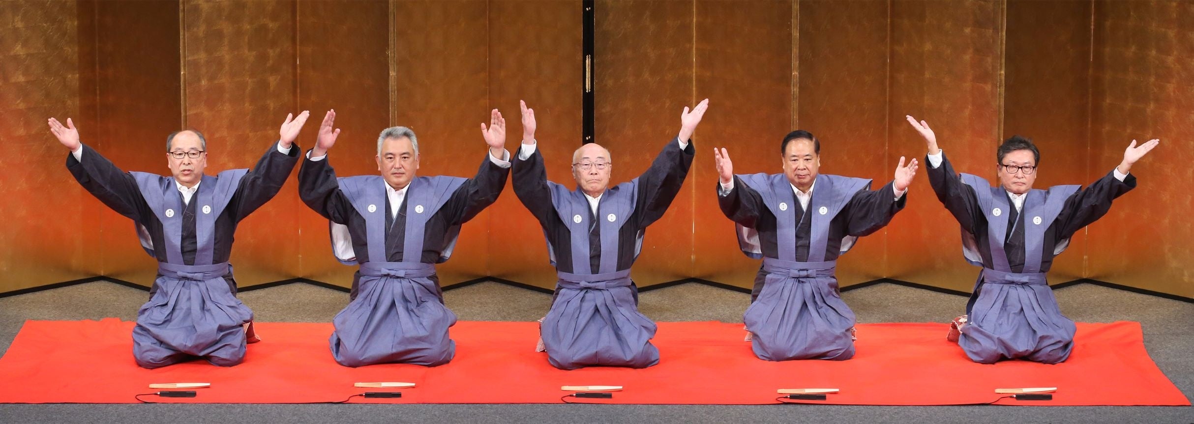 （左から）：伊藤伸二（盛岡劇場館長）、南部利文（南部家の第46代当主）、三浦宏（岩手日報社相談役）、谷藤裕明（盛岡市長）、眞下卓也（IBC岩手放送代表取締役社長）