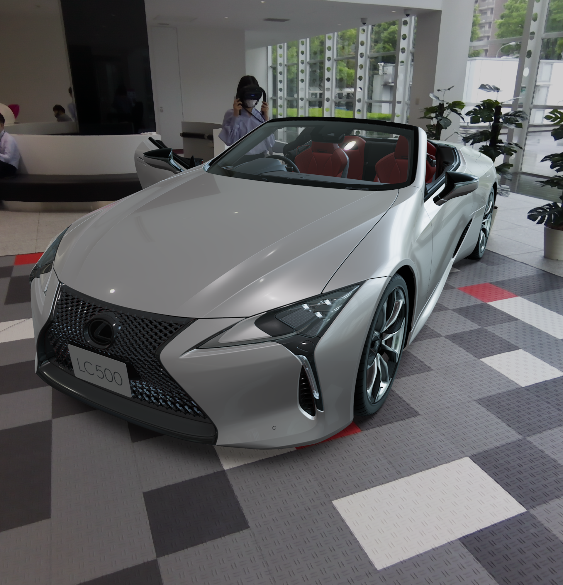 自動車のCGを実寸大で表示するバーチャルショールームデモ