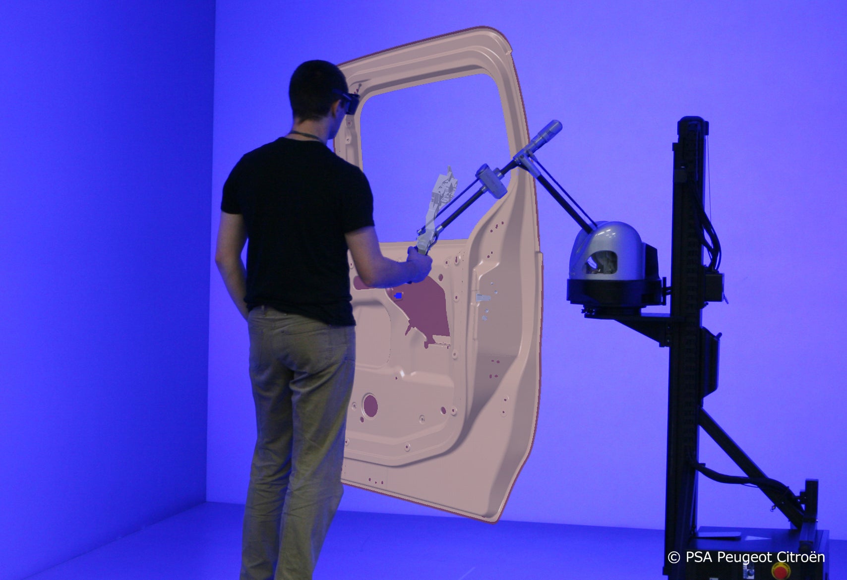 組み立て作業検証デモ(デモ協力:販売パートナー/日本バイナリー(株))