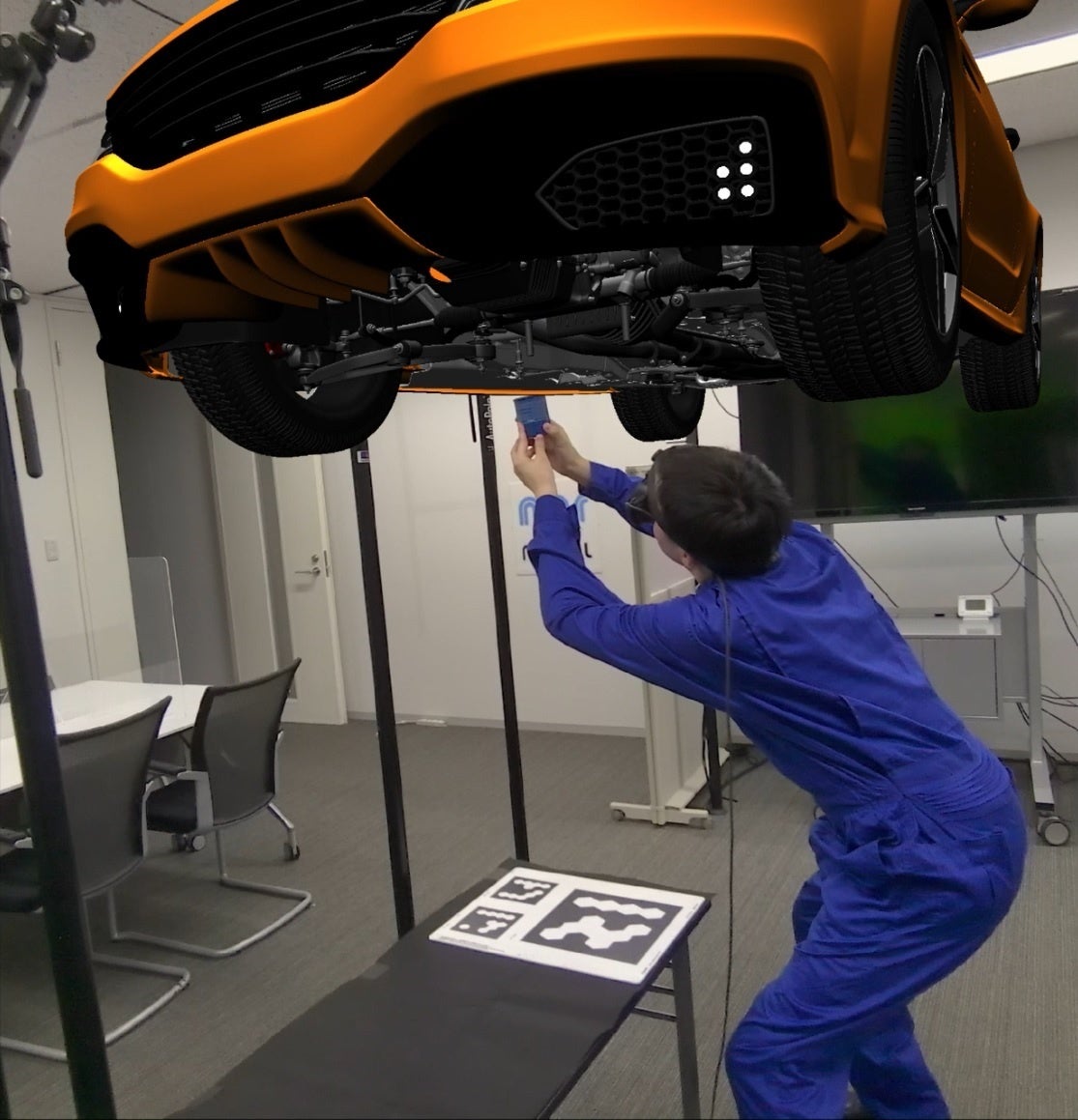 実物の部品と組み合わせて実施するサービストレーニングデモ