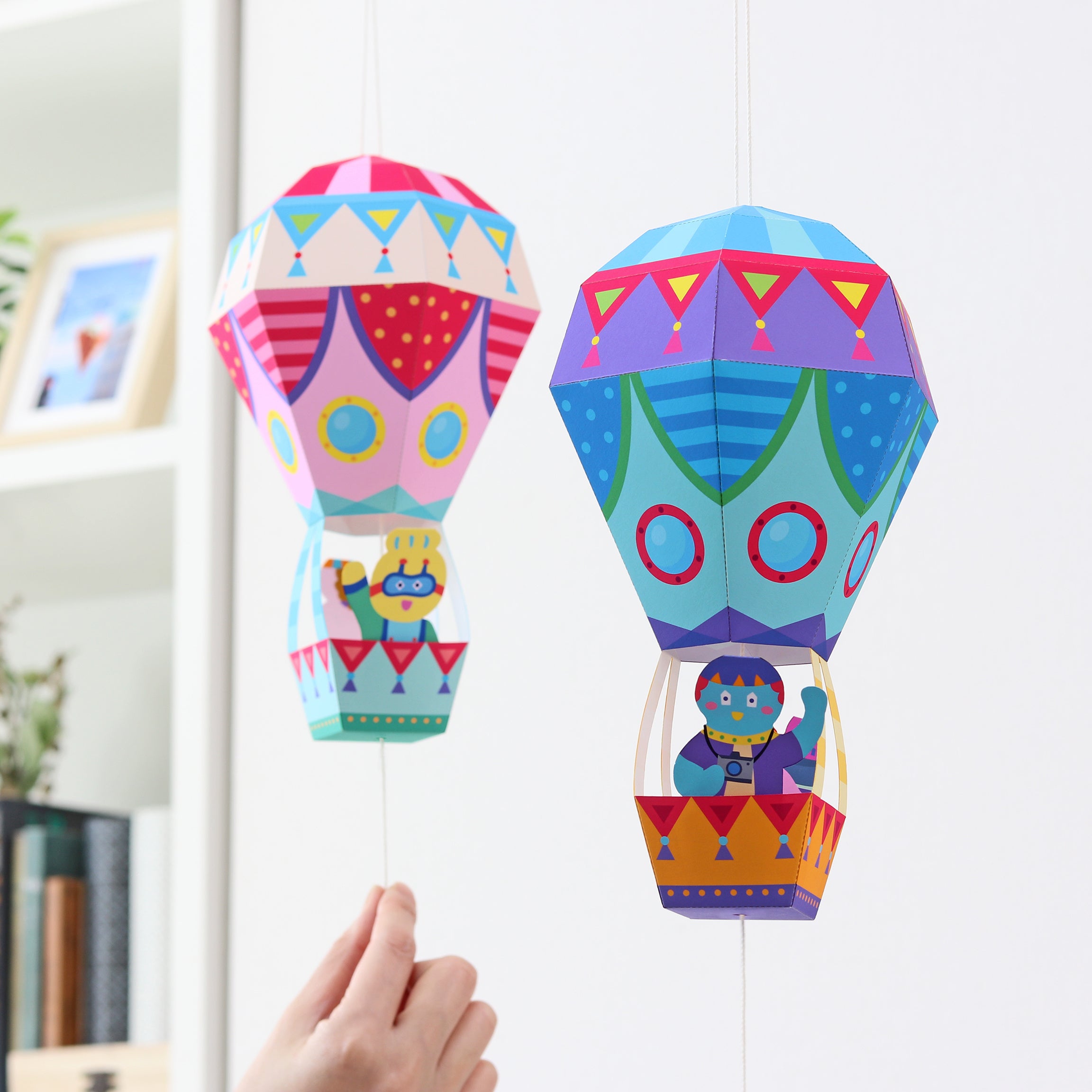 ひもで動くカラフル気球