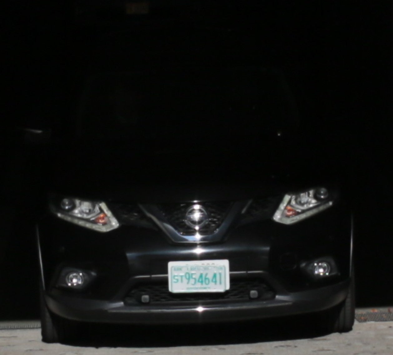 視認状況：運転手× ナンバープレート〇