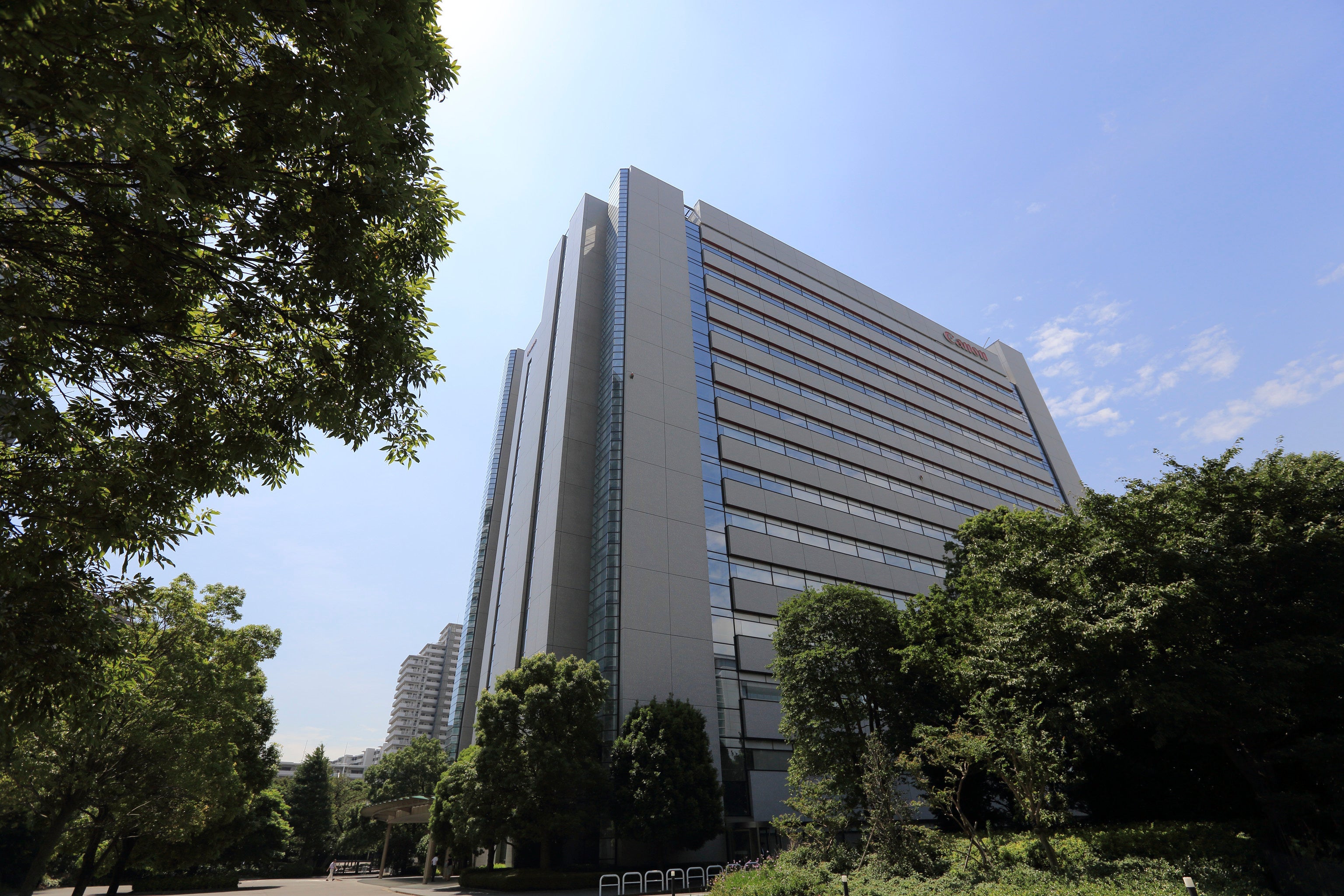 オフィスと豊かな自然環境が共存するキヤノン本社