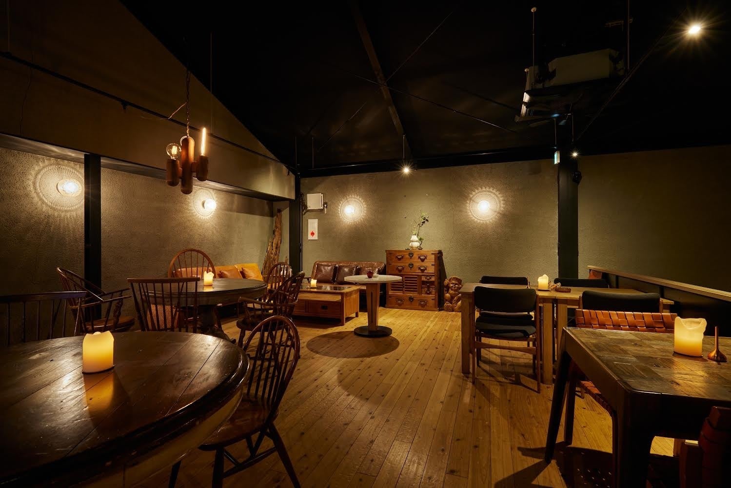 2階はウェイティングルーム。お食事前のゆったりとした時間をお楽しみいただけます。